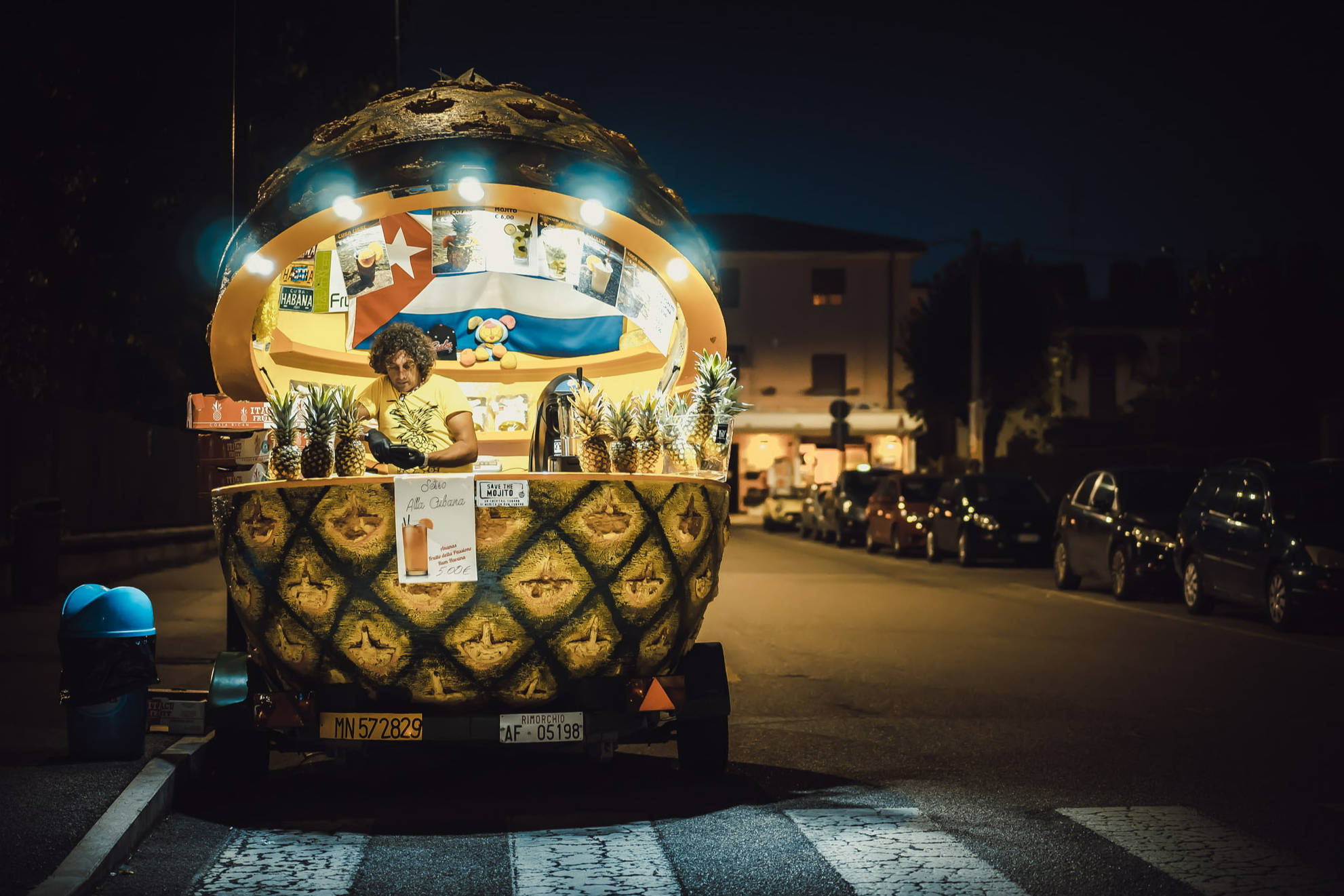Cuba Flag Mojito Cocktail, pineapple-shaped food cart, bright lights, Full HD Desktop Wallpaper
