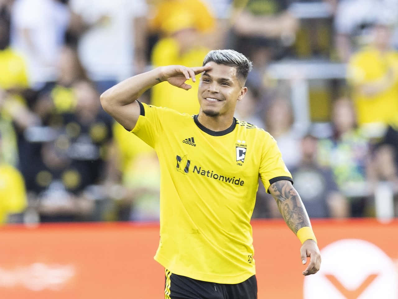 Cucho Hernandez, yellow jersey, tattooed arms, HD Desktop Wallpaper