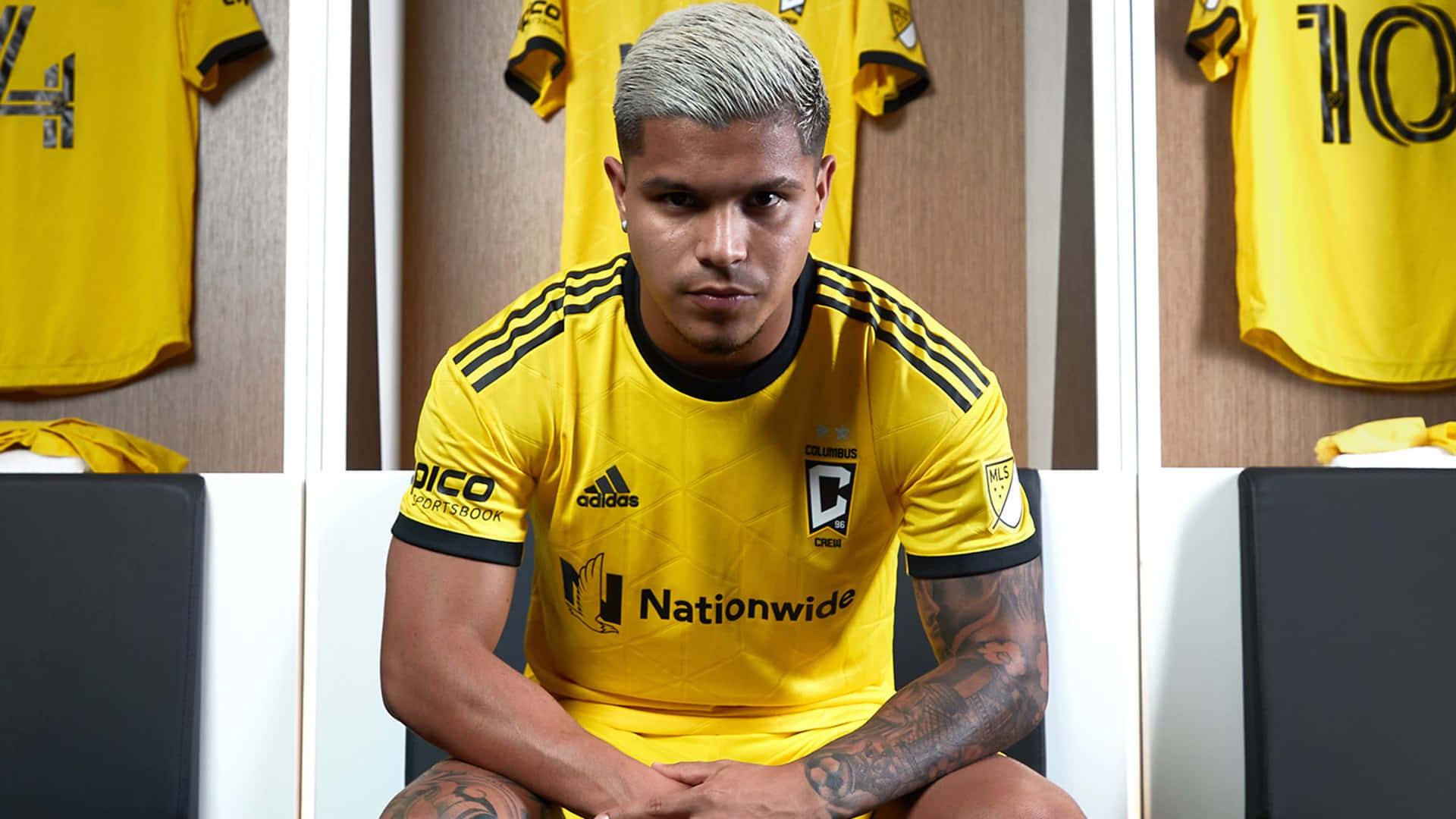 Cucho Hernandez, yellow jersey, locker room, Full HD Desktop Wallpaper