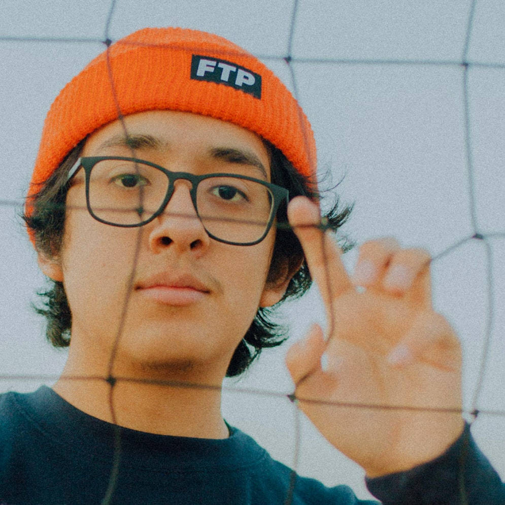 Cuco, orange beanie, glasses, SD Desktop Wallpaper