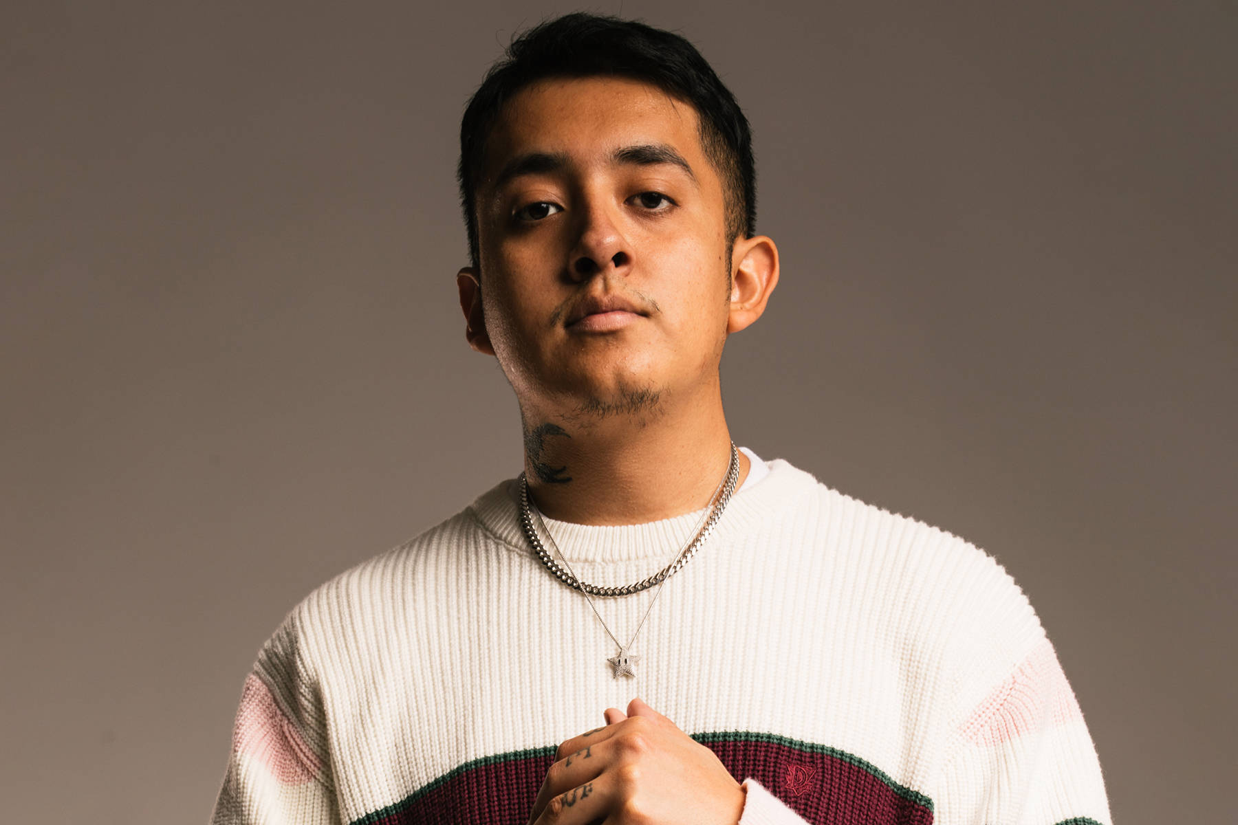 Cuco, white ribbed sweater, green and pink stripes, HD Desktop Wallpaper