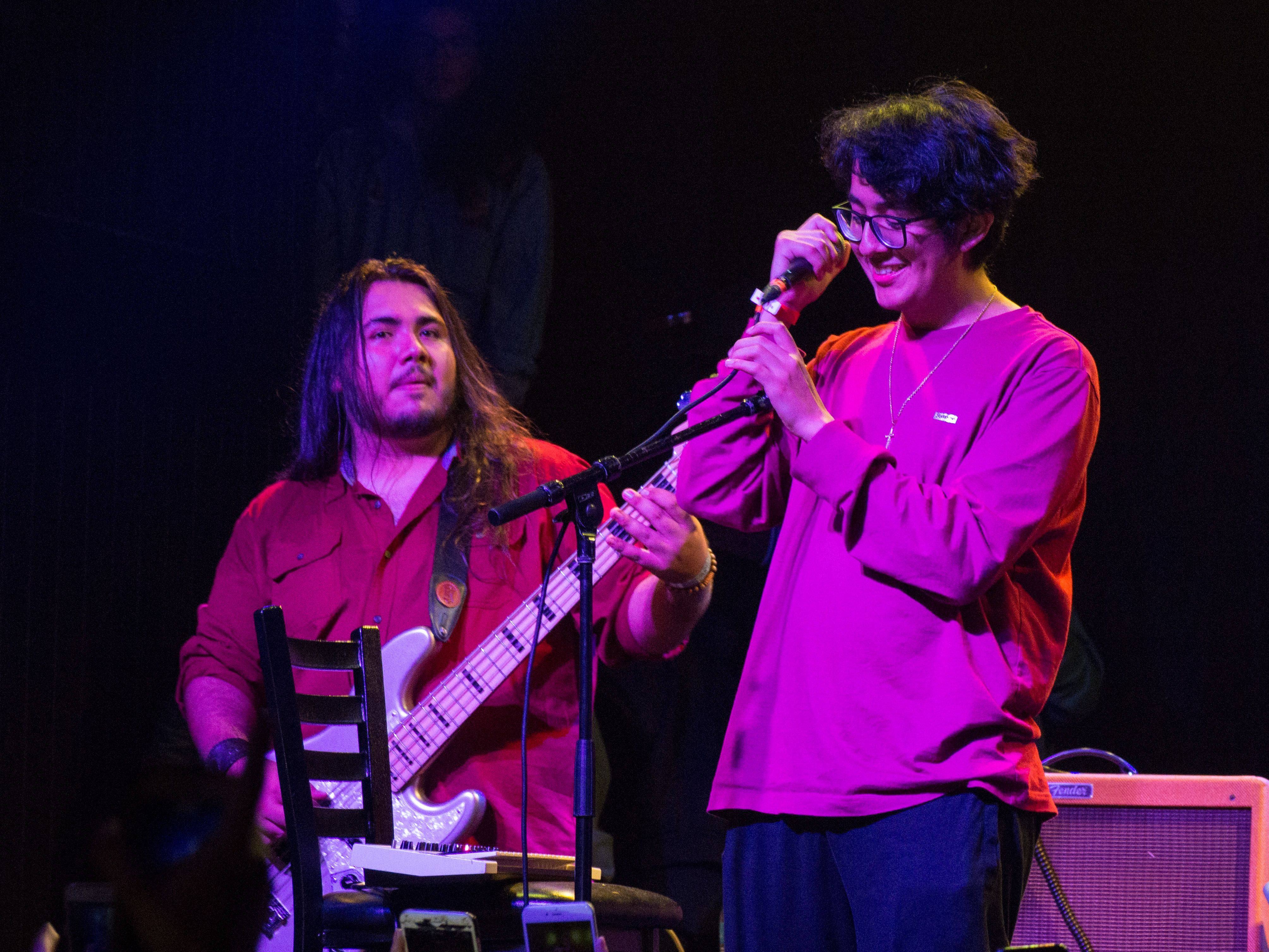 Cuco, vibrant purple lights, live on stage, 4K Desktop Wallpaper