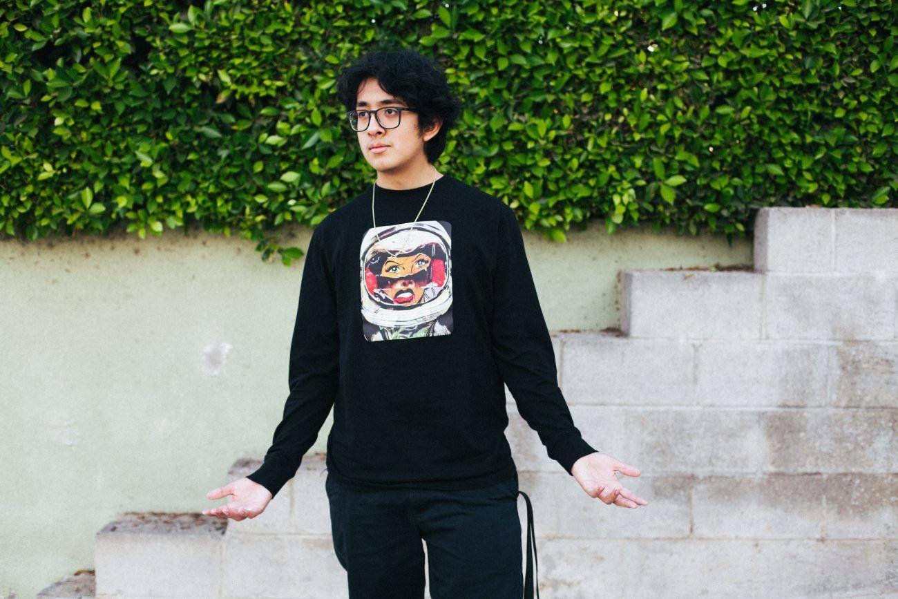 Cuco, black astronaut-print sweatshirt, green hedge, HD Desktop Wallpaper