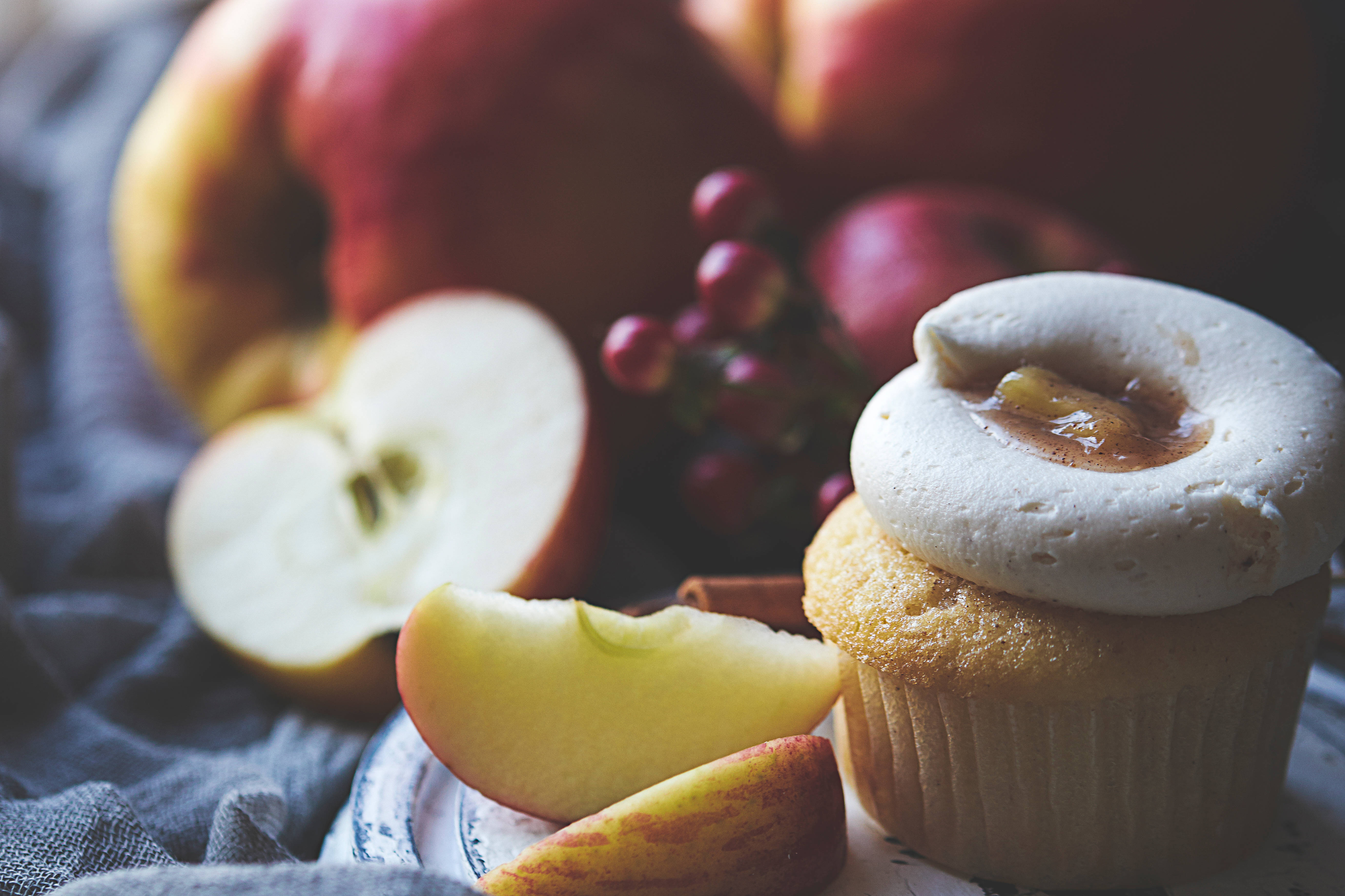 caramel apple cupcake, white frosting, apple filling, 5K Desktop Wallpaper