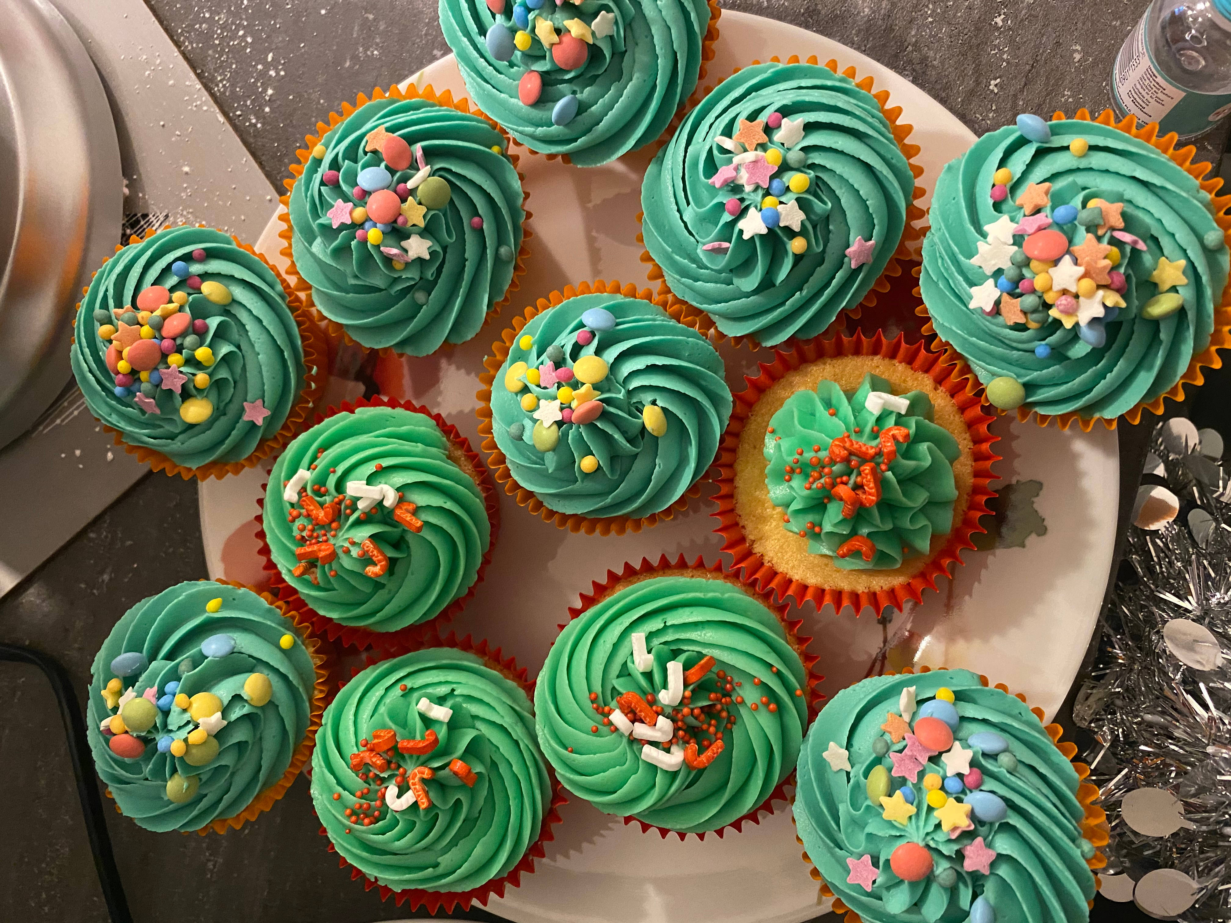 teal green cupcakes, vibrant green cupcakes, colorful sprinkles, 4K Desktop Wallpaper