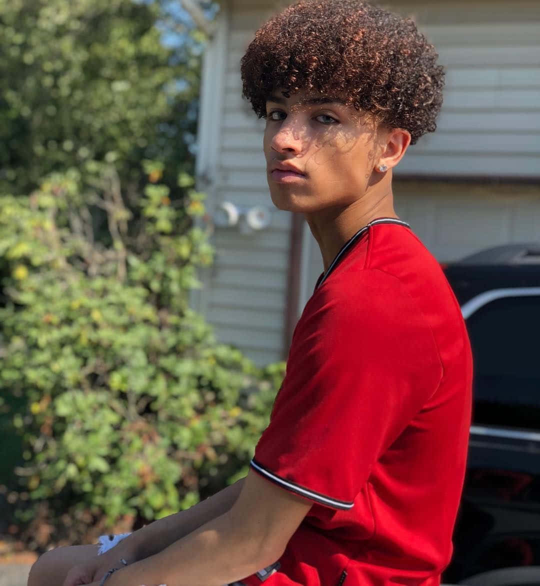 teen boy, curly hair, red shirt, SD Phone Wallpaper