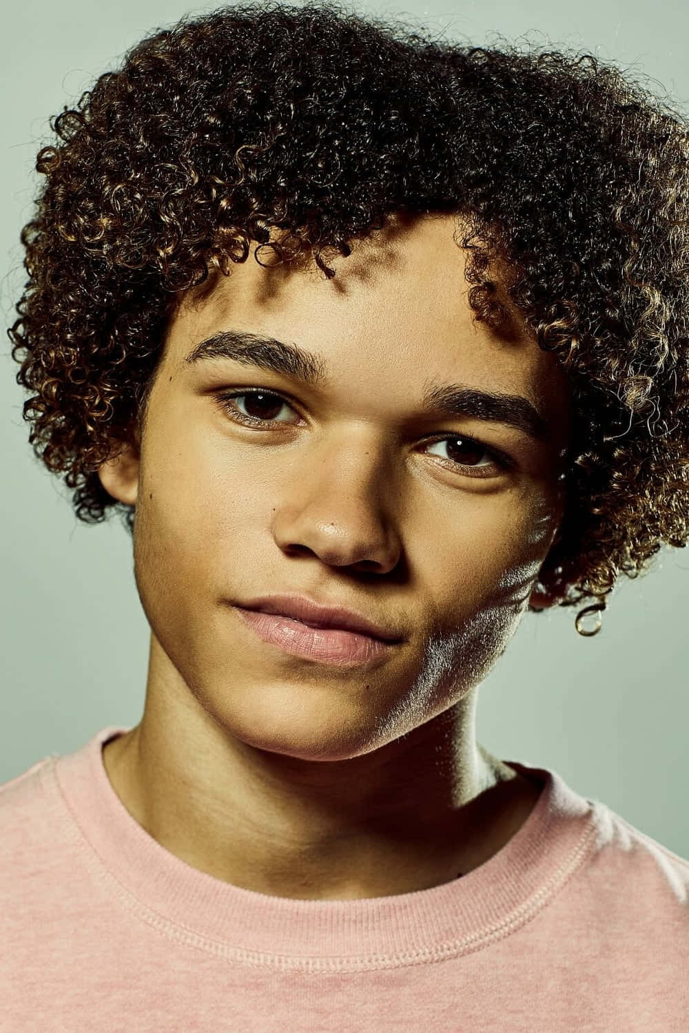 curly haired boy, pink shirt, muted green background, HD Phone Wallpaper