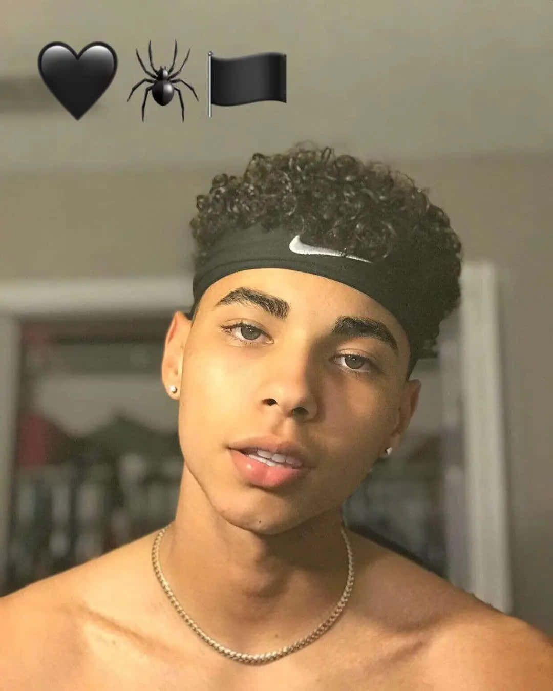 curly hair, light skin, black Nike headband, HD Phone Wallpaper