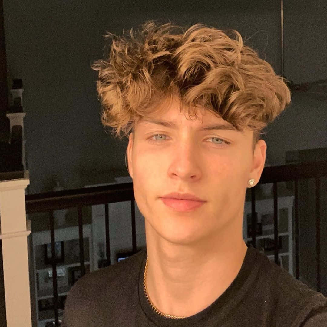 young man, curly hair, blonde hair, SD Desktop Wallpaper