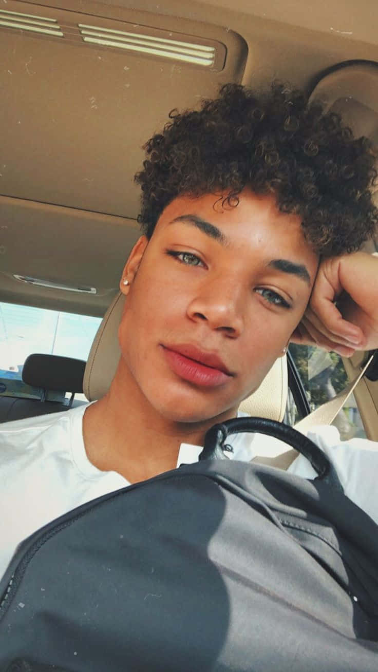 curly hair boy, backpack, car, HD Phone Wallpaper