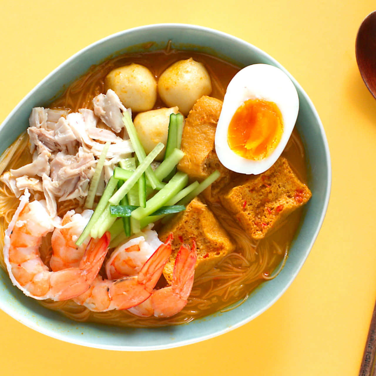 Curry Laksa, yellow table, bright yellow background, HD Desktop Wallpaper