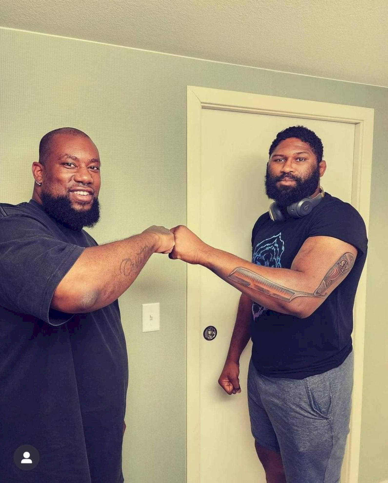 Curtis Blaydes, fist bump, bearded men, Full HD Phone Wallpaper