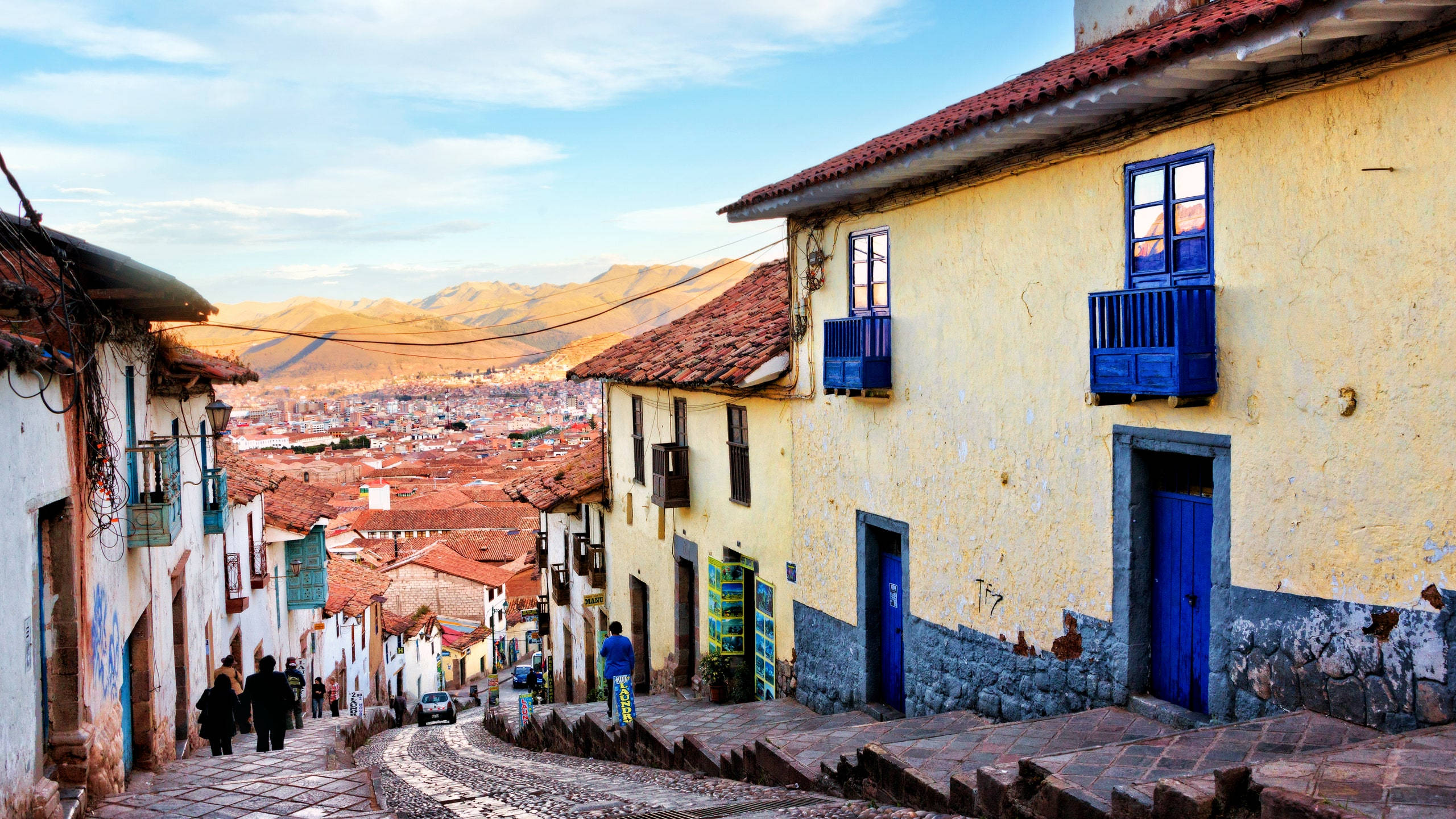 Cobblestone street, Cusco, Peru, colorful colonial buildings, 2K Desktop Wallpaper
