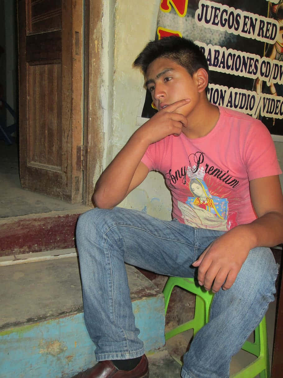 pink shirt, green plastic stool, weathered wall, SD Phone Wallpaper