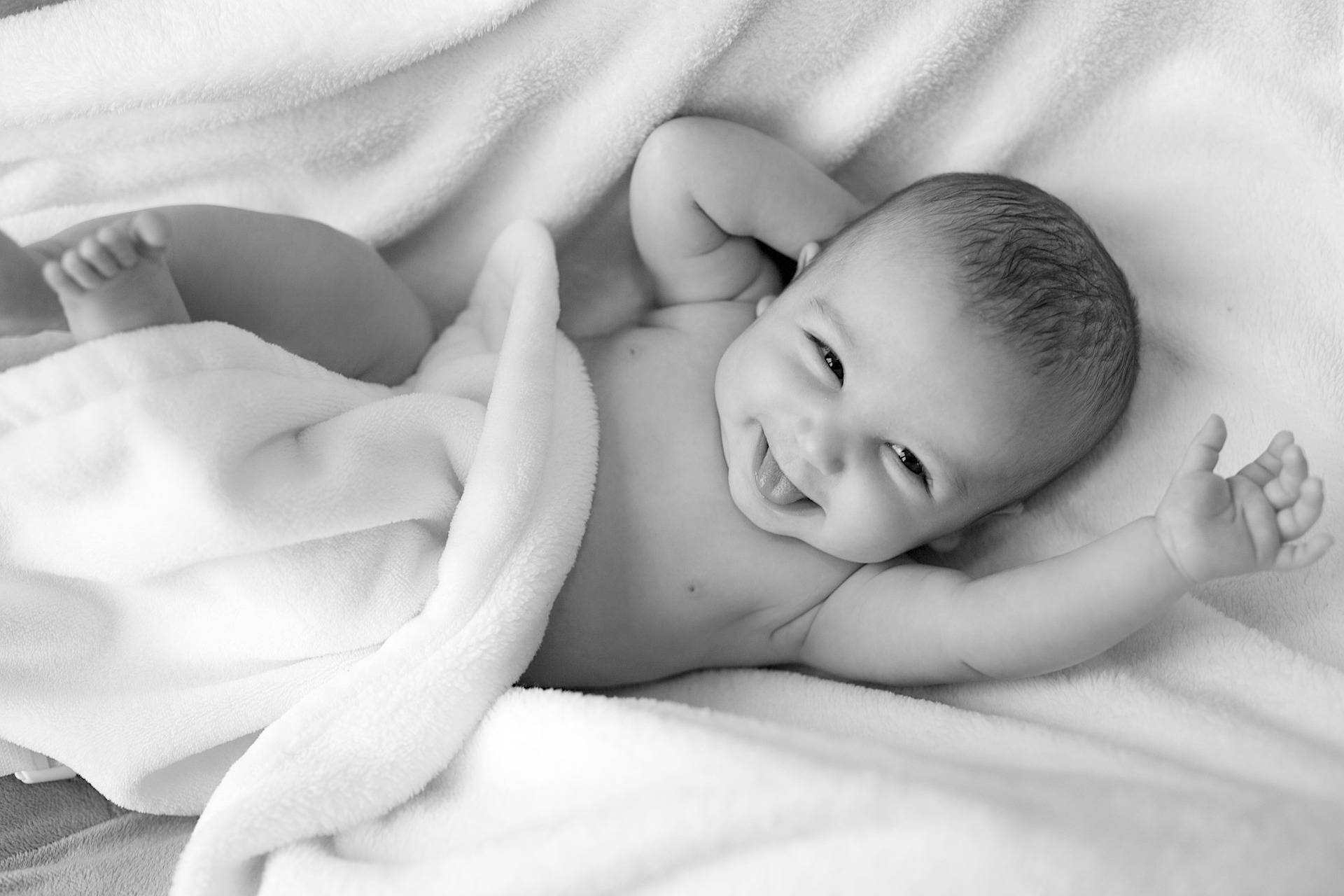 grayscale, black and white portrait, soft white blanket, Full HD Desktop Wallpaper