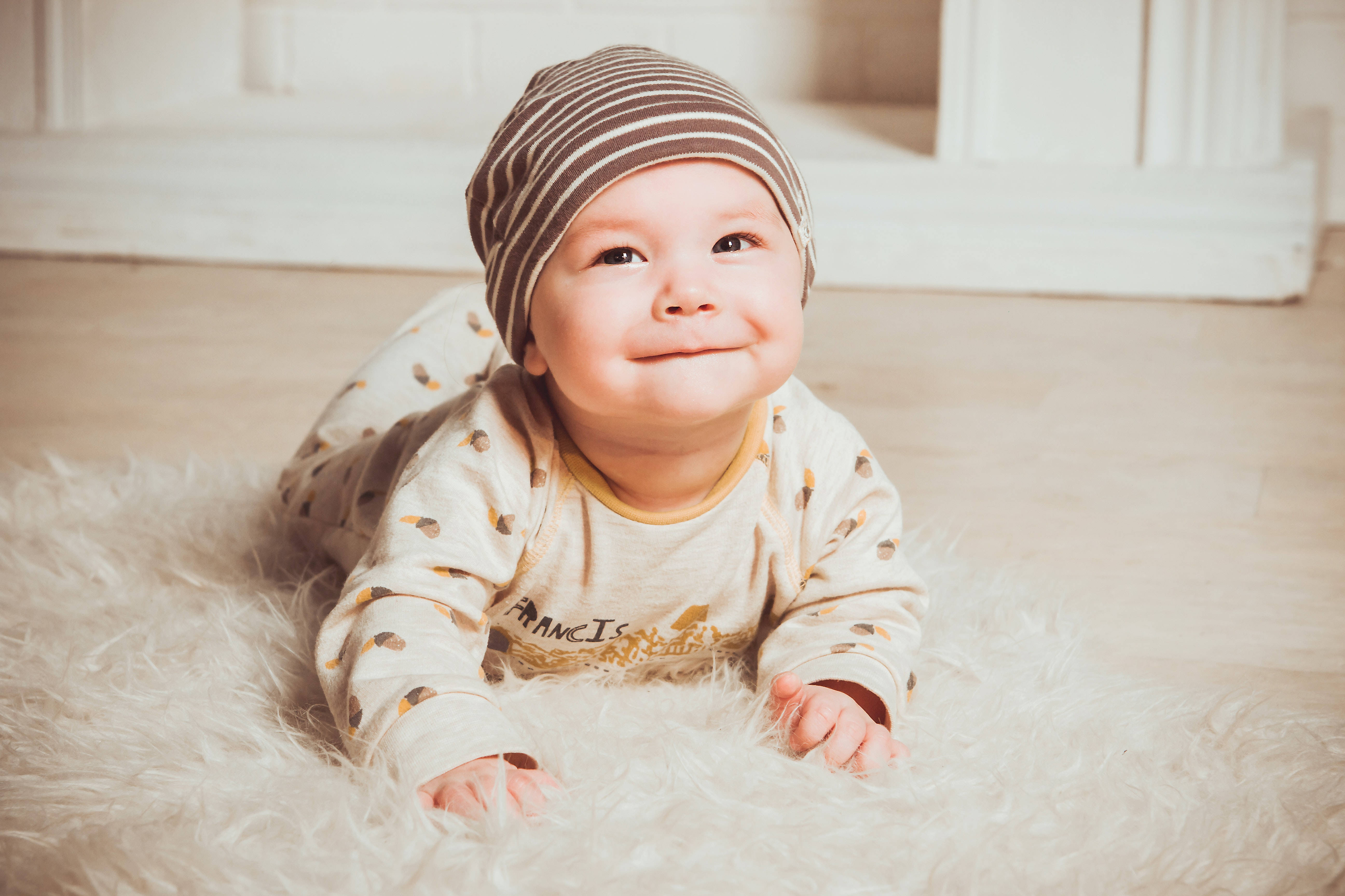 striped hat, fluffy white rug, indoors, 5K Desktop Wallpaper