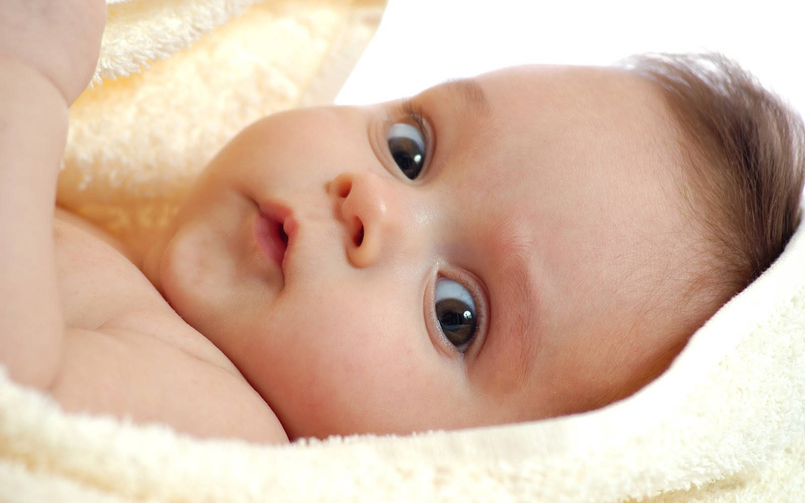 shocked cute baby girl, wide curious eyes, soft yellow towel, HD Desktop Wallpaper