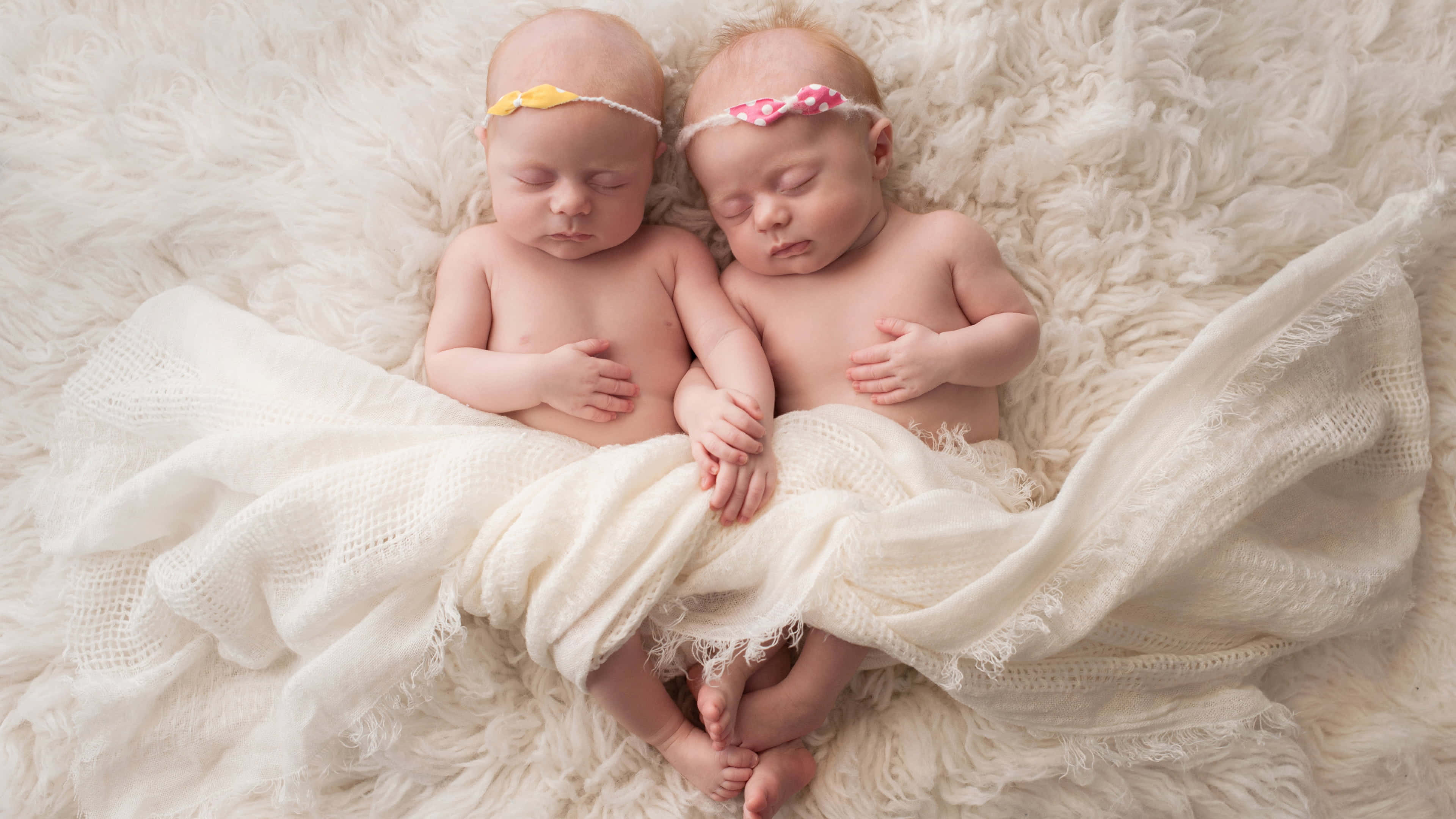 newborn twins, fluffy white rug, tiny headbands, 4K Desktop Wallpaper