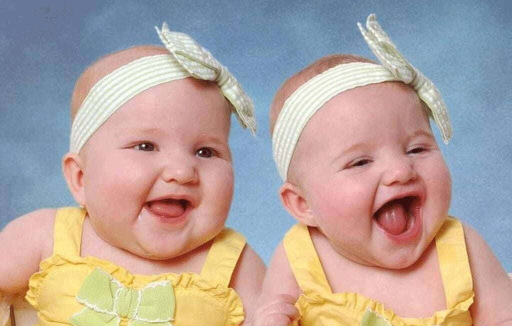 twin babies, yellow dresses, green bows, SD Desktop Wallpaper