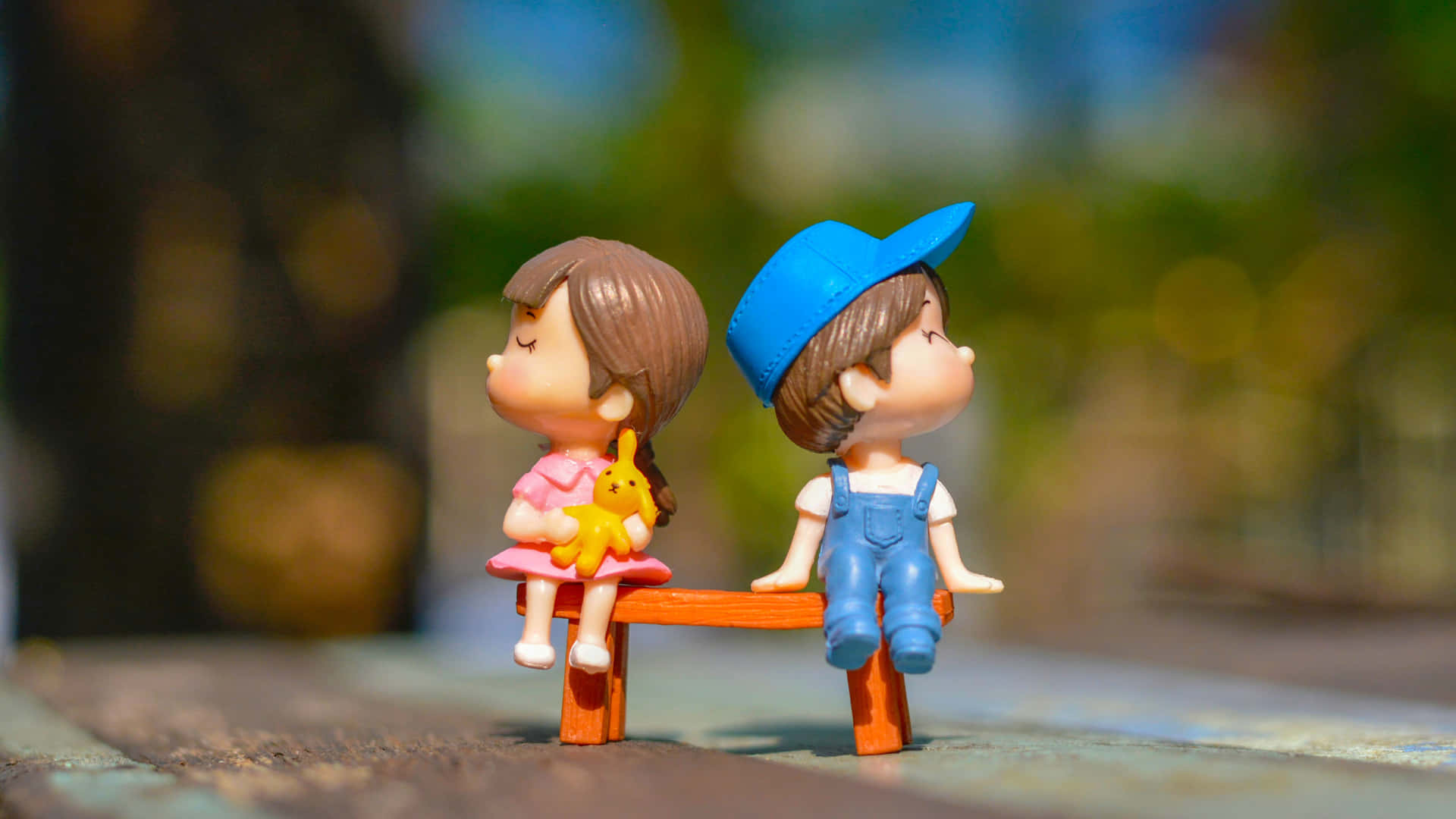 cute baby couple, shy date toy miniature, tiny wooden bench, Full HD Desktop Wallpaper