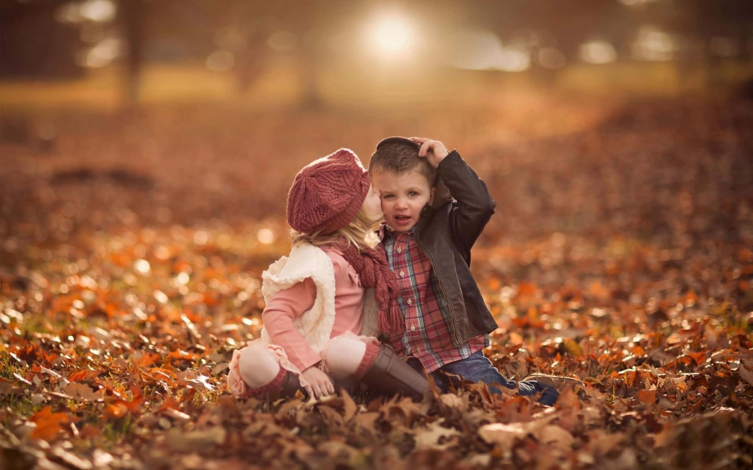 cute baby couple, autumn, golden autumn leaves, 2K Desktop Wallpaper