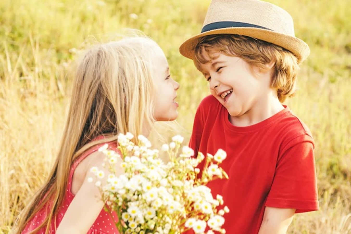 Cute Baby Couple, sunlit field, bouquet of daisies, HD Desktop Wallpaper