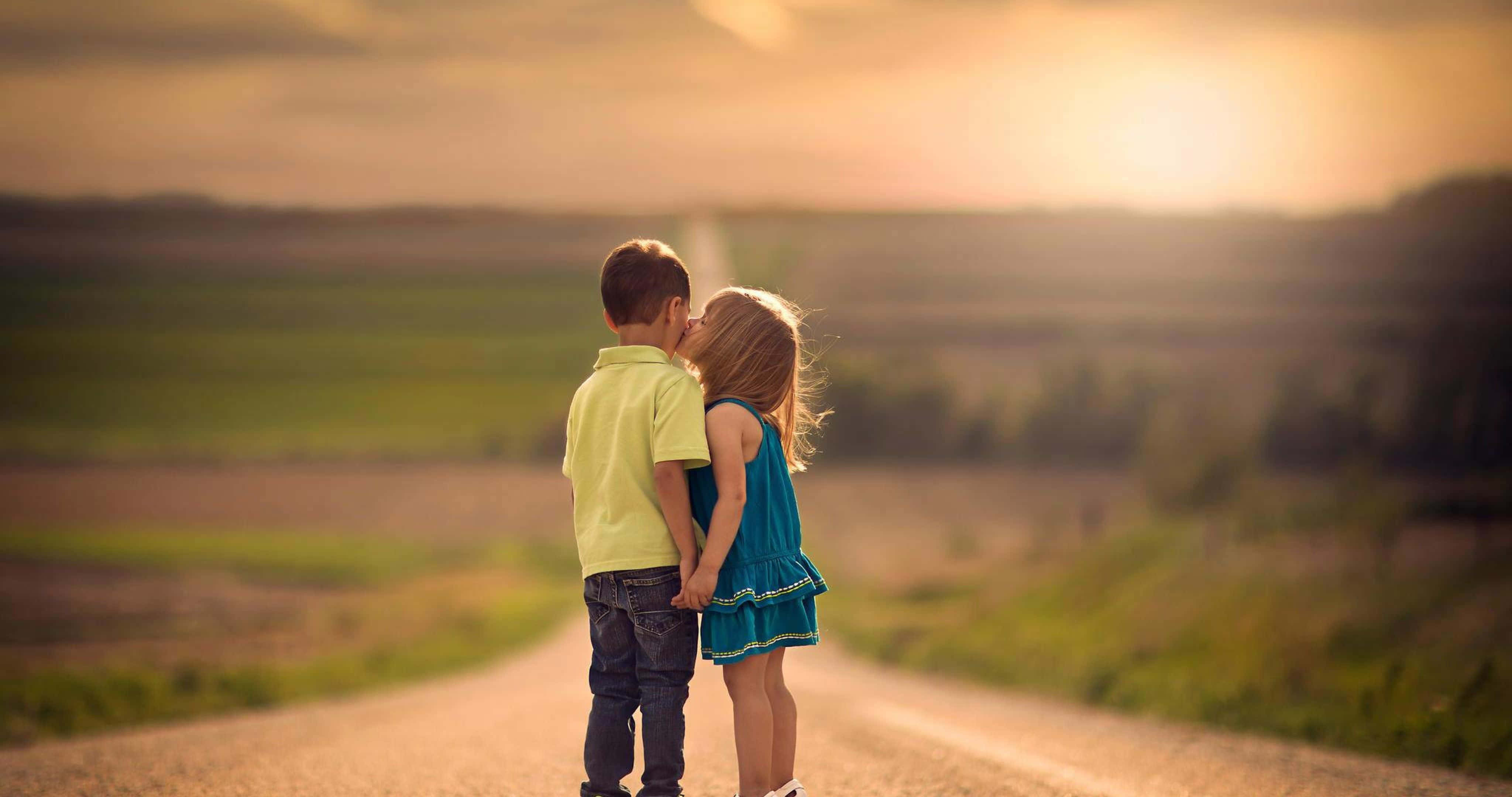 cute baby couple, sunset, dirt road, 4K Desktop Wallpaper