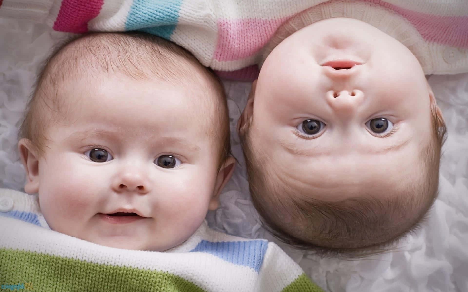 cute baby couple, striped blanket, smiling naturally, Full HD Desktop Wallpaper