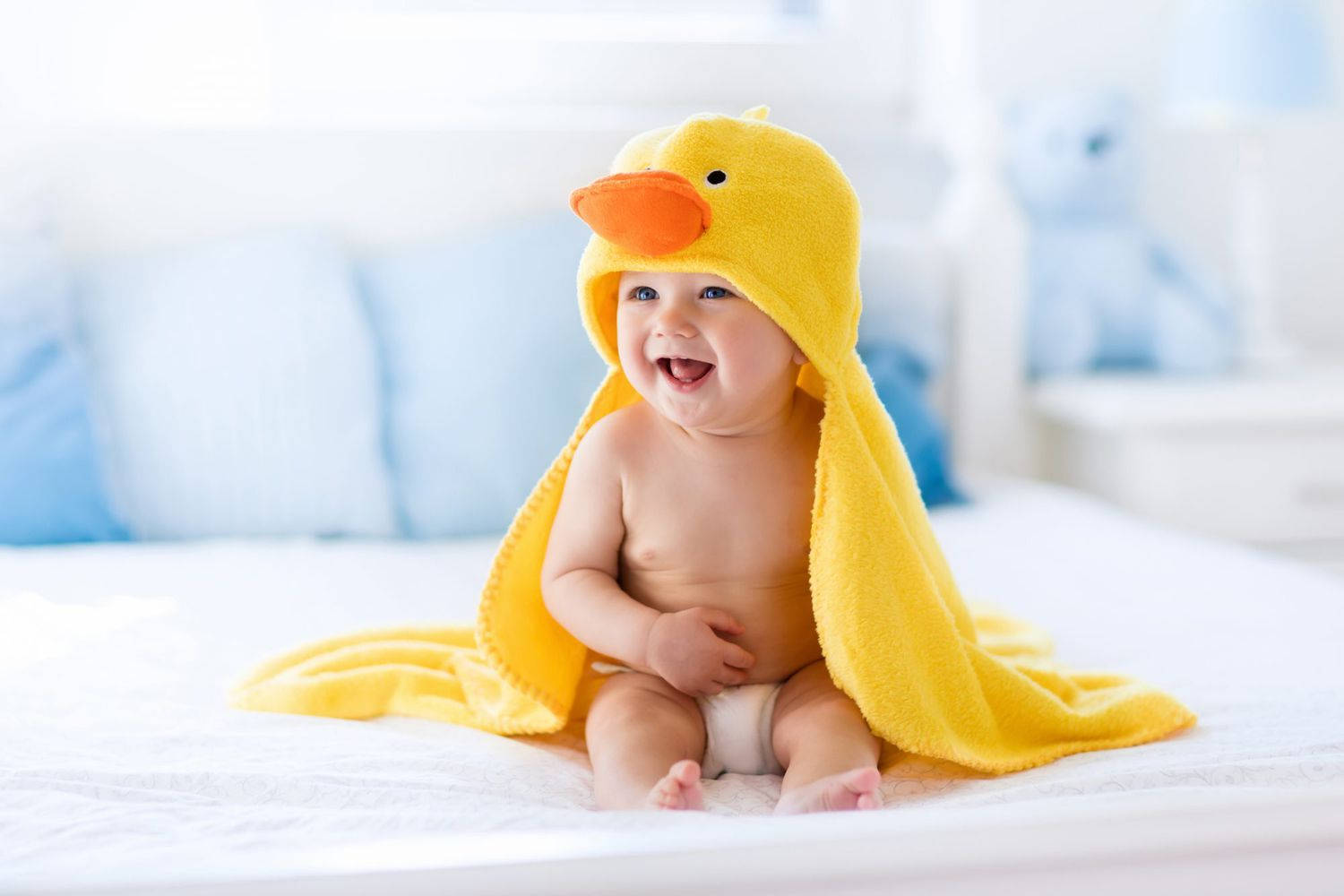 yellow duck towel, white bed, smiling cute baby girl, HD Desktop Wallpaper