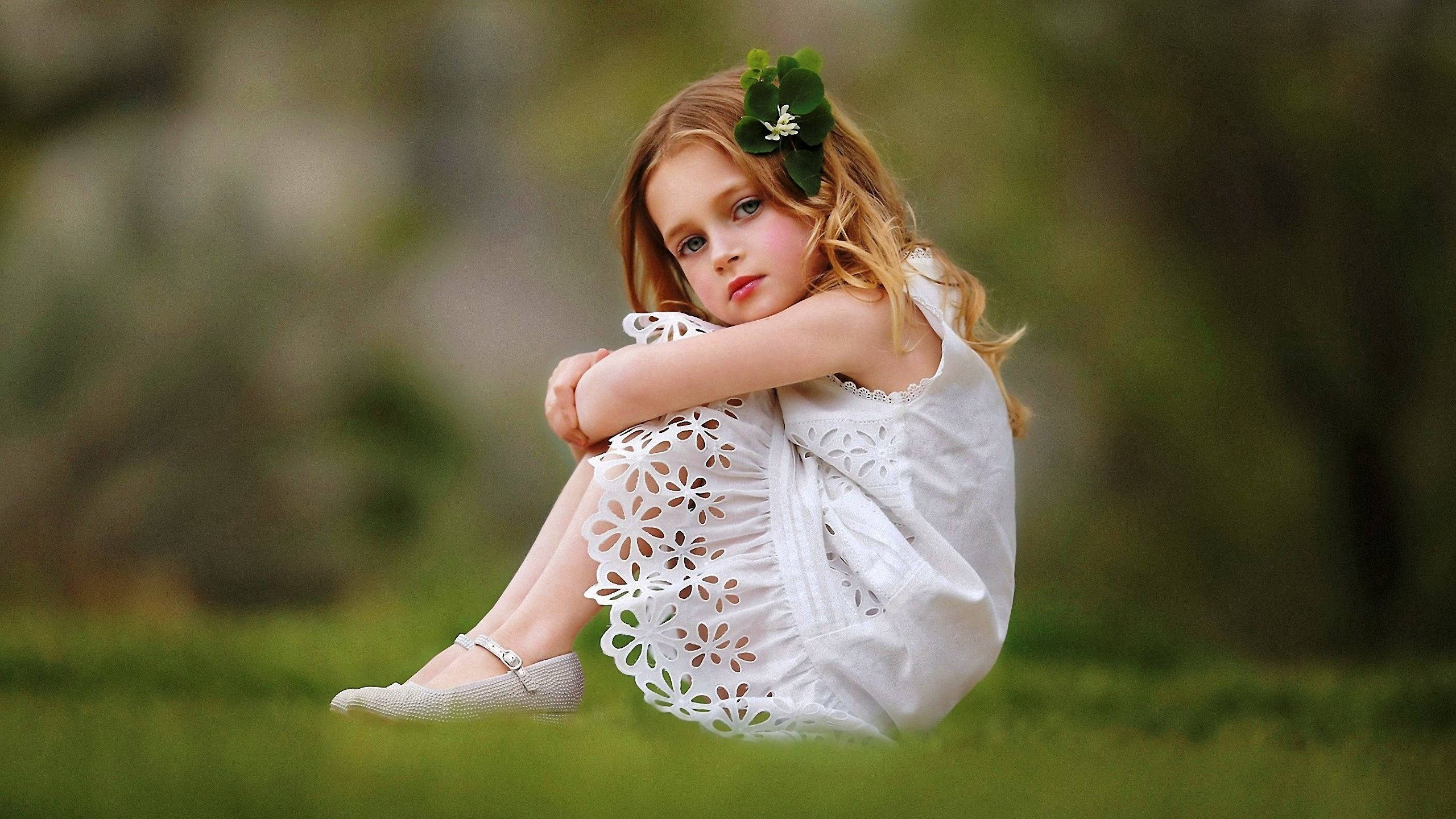 cute baby girl, white lace dress, grass, 2K Desktop Wallpaper