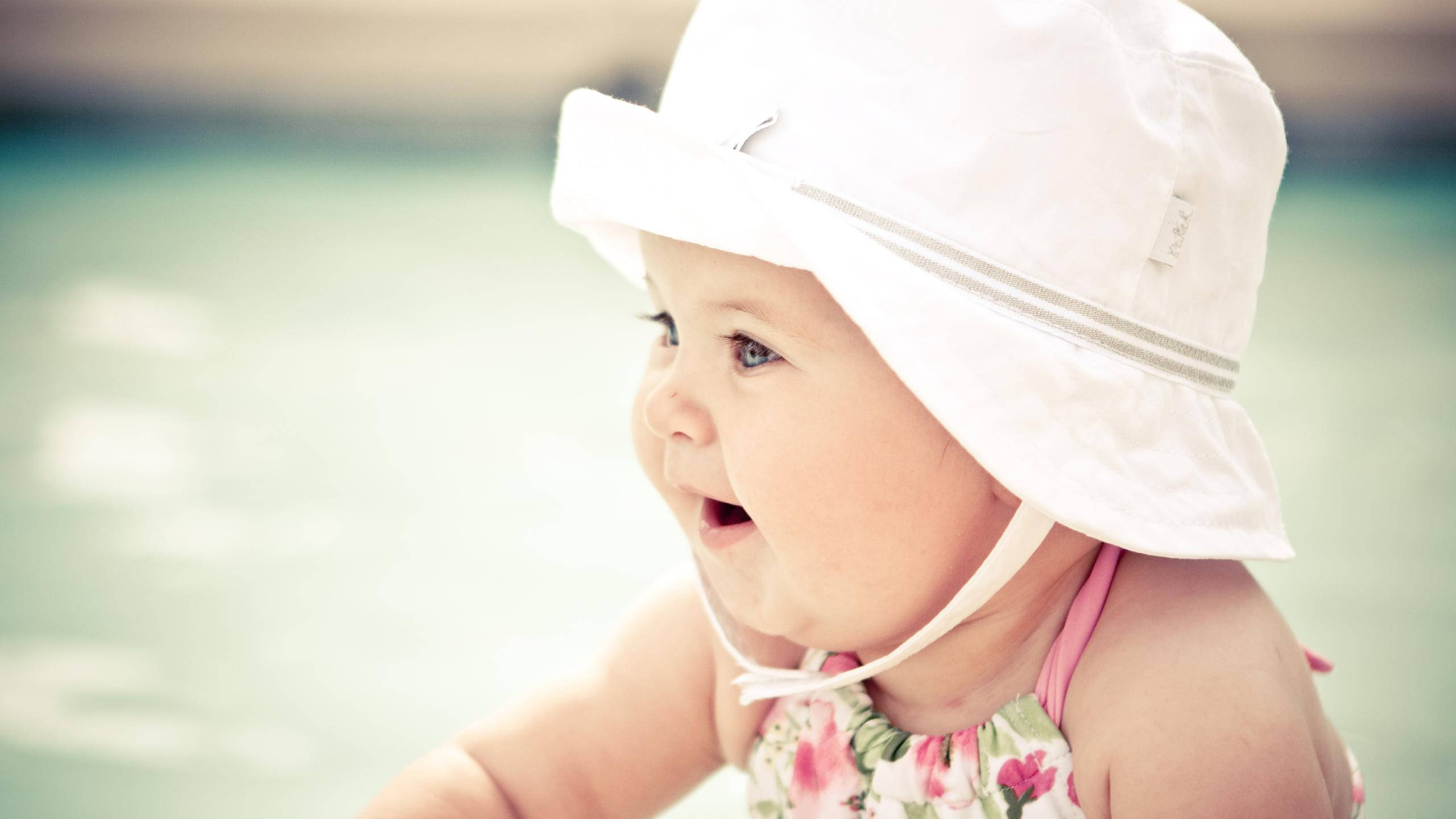 cute baby girl, pink hat, white sun hat, 2K Desktop Wallpaper