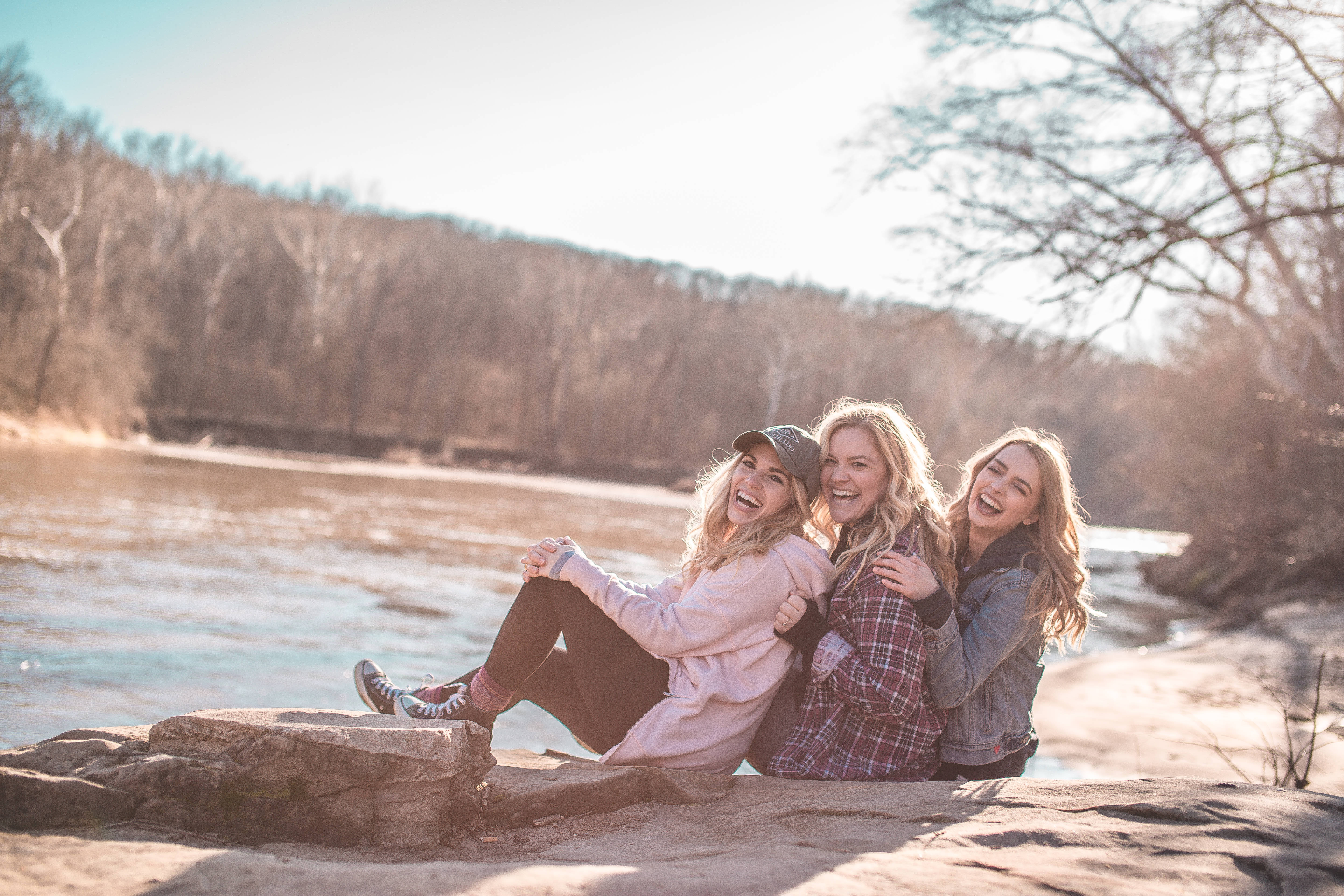 cute best friends, lake, riverbank, 5K Desktop Wallpaper