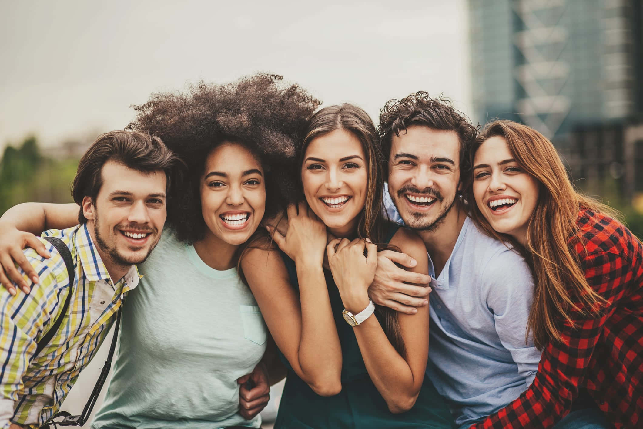 Adorable Adult Friendship, city backdrop, five smiling friends, Full HD Desktop Wallpaper