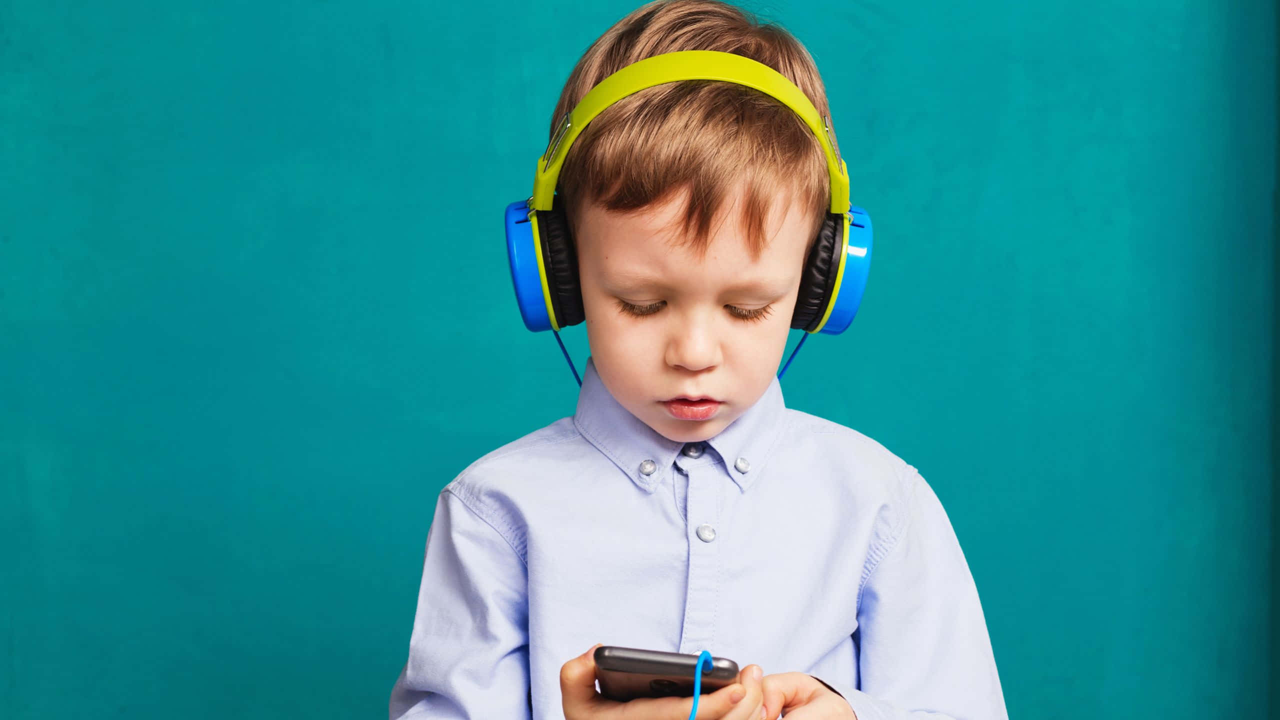 light blue shirt, bright yellow and blue headphones, smartphone, 2K Desktop Wallpaper