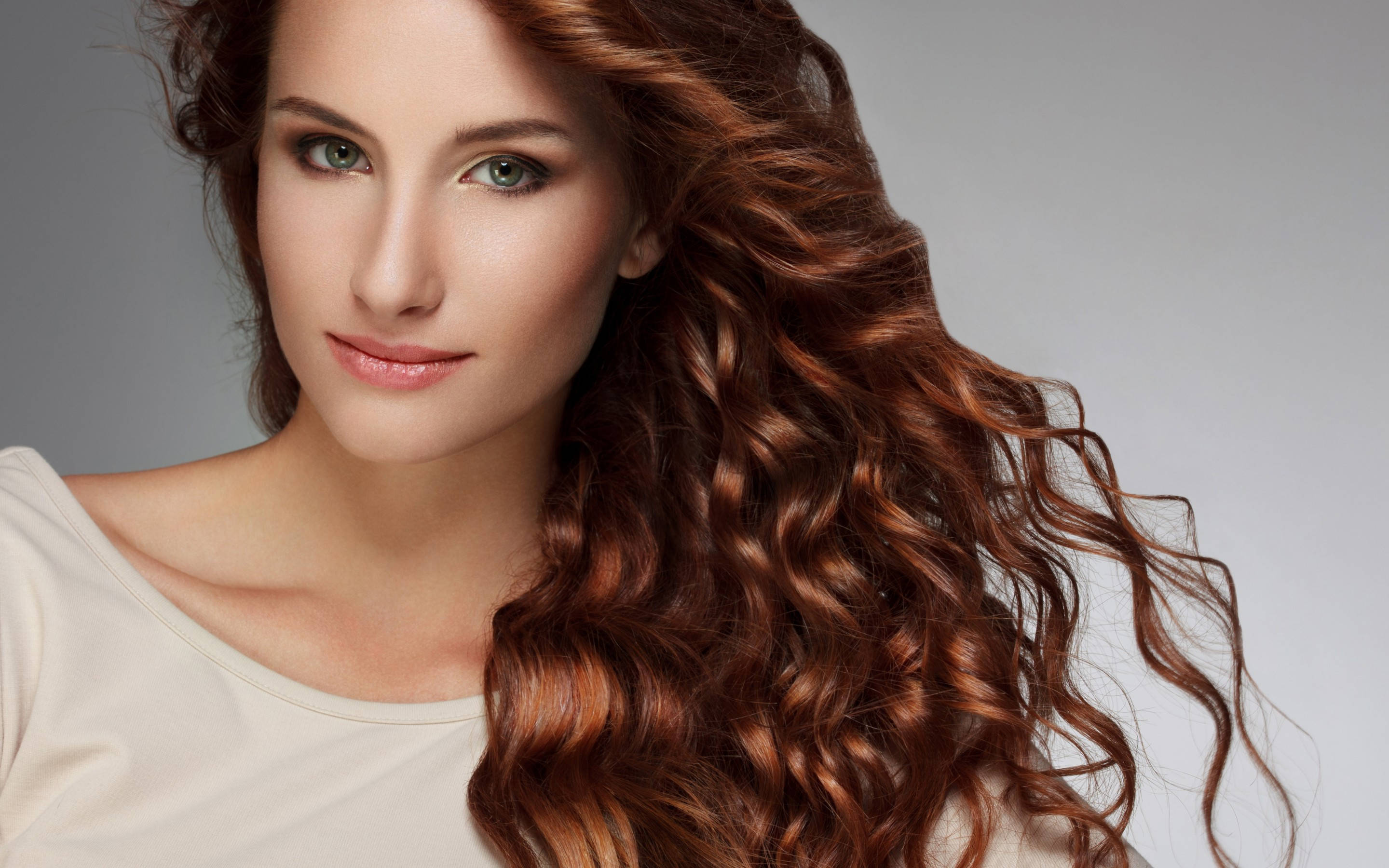curly brown hair, auburn hair, green eyes, 2K Desktop Wallpaper