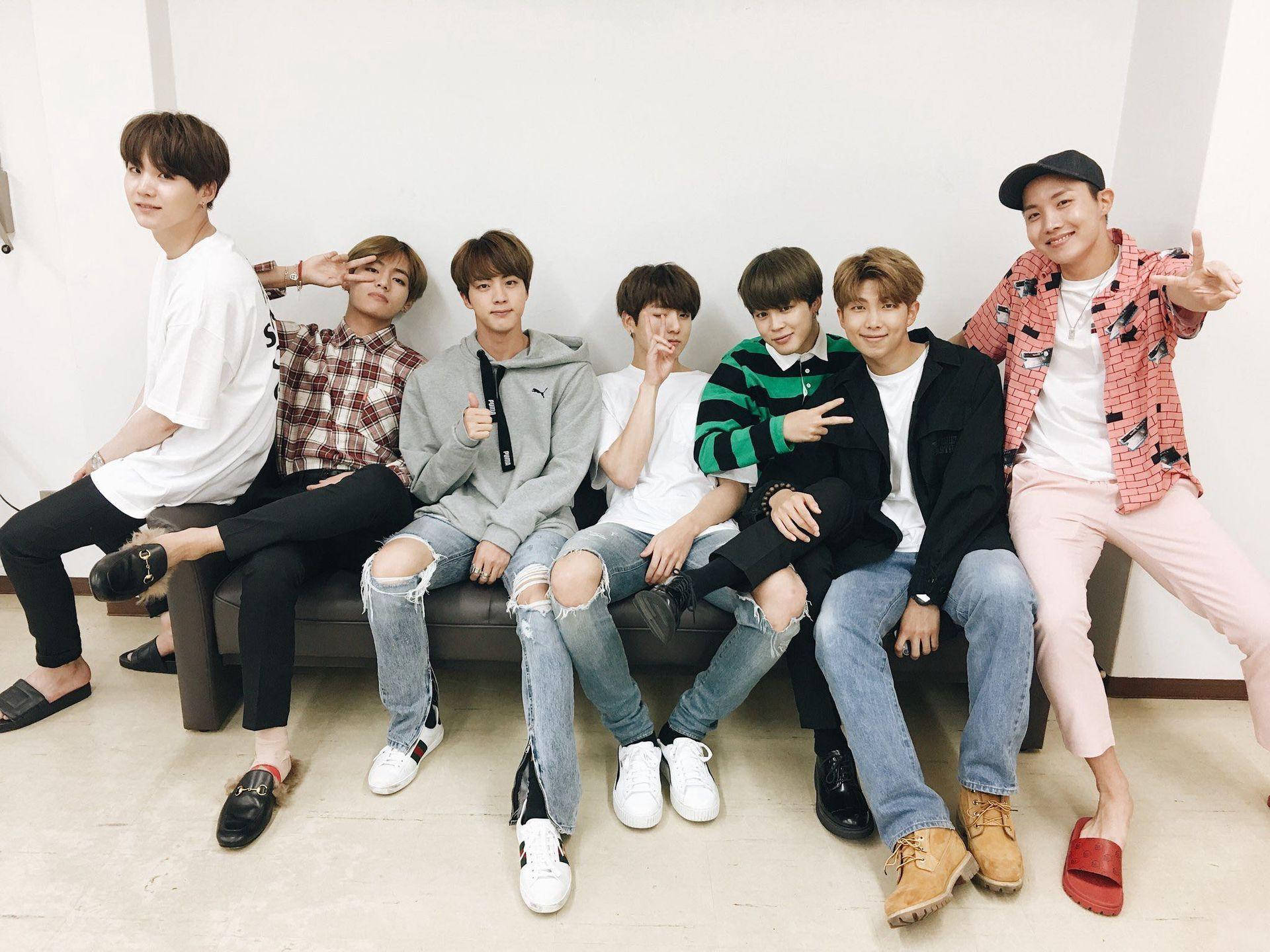 Cute Bts, backstage, couch, Full HD Desktop Wallpaper