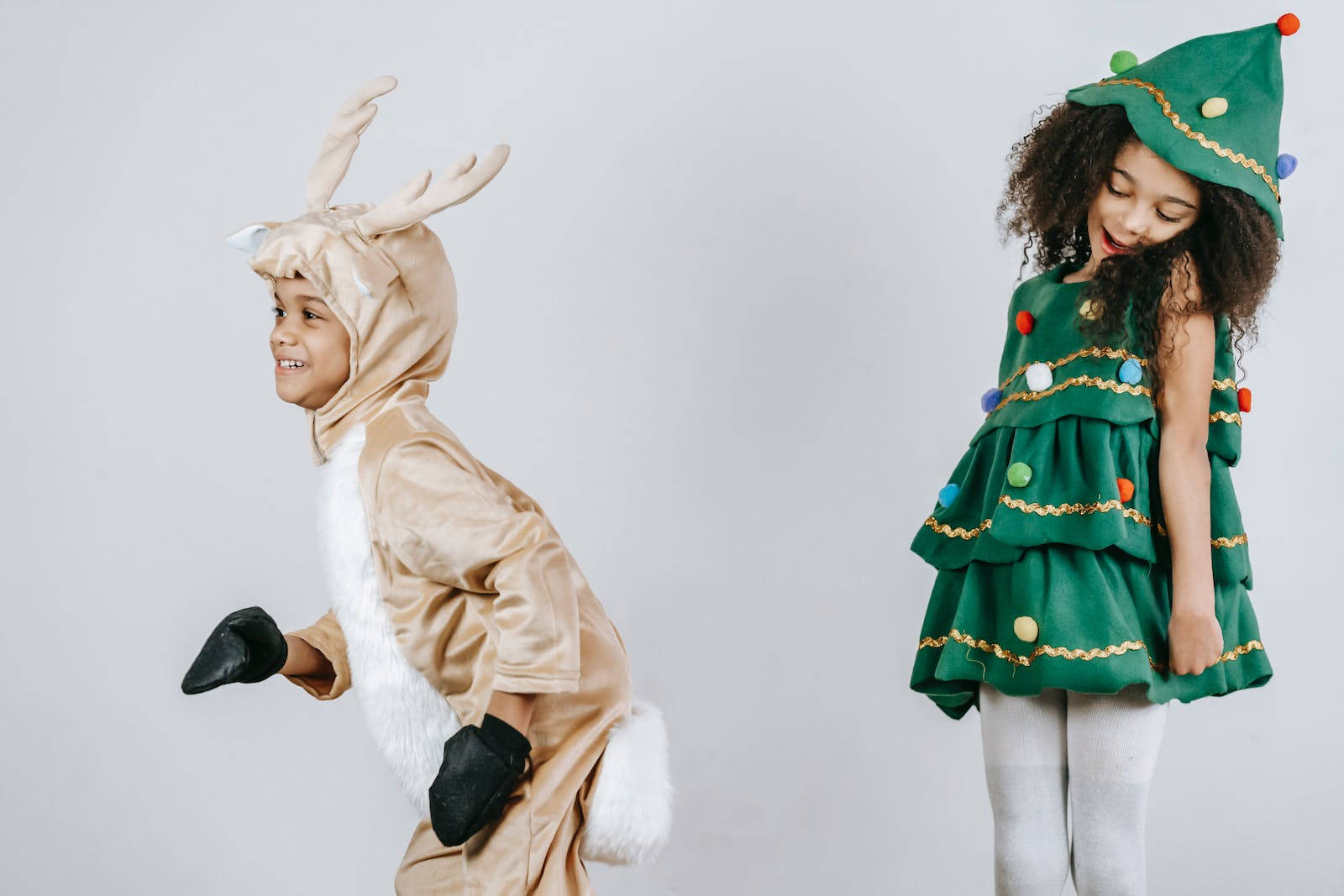 reindeer, Christmas tree, children, HD Desktop Wallpaper