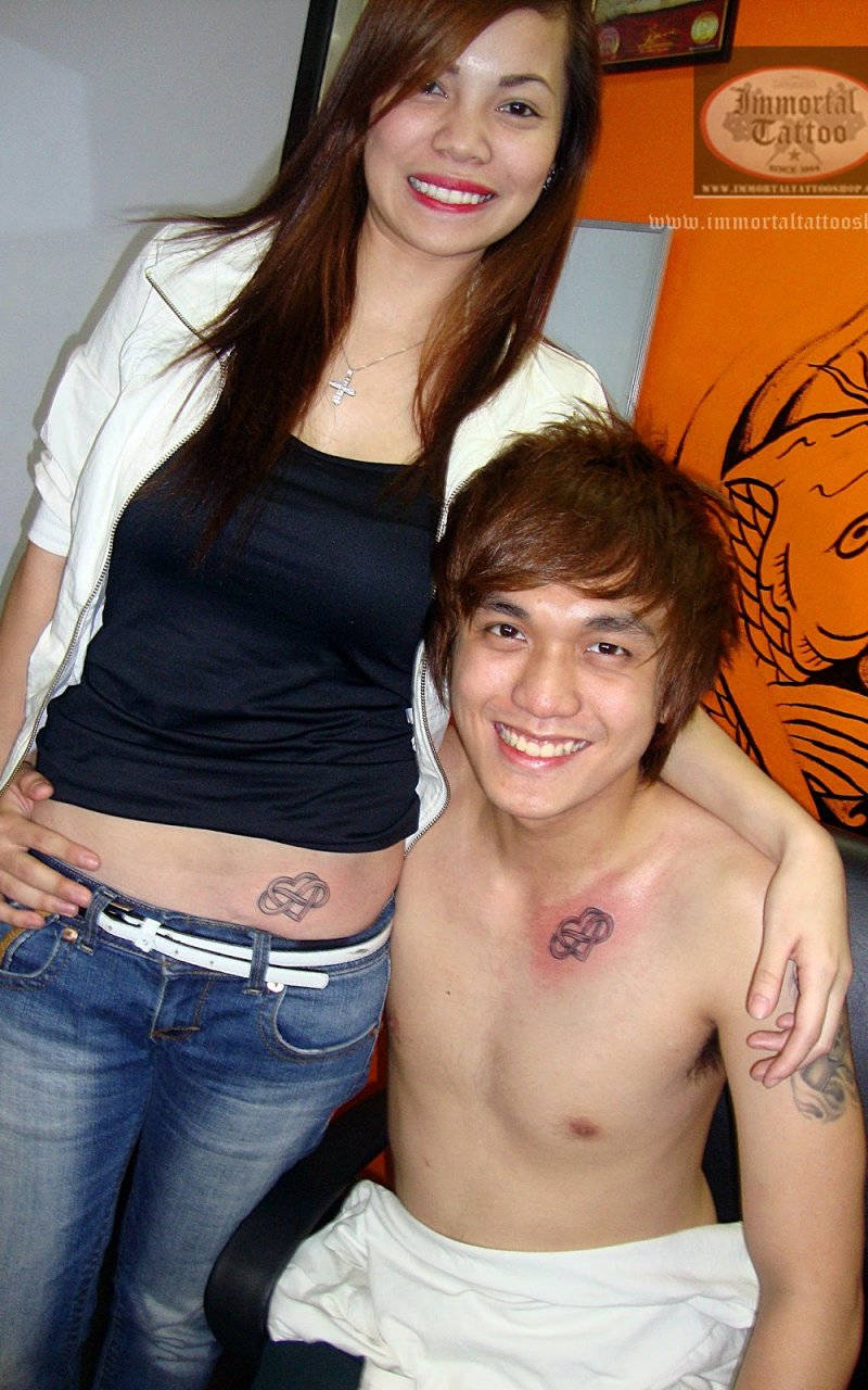 cute couple matching heart forever tattoos, tattoo parlor, orange walls, HD Phone Wallpaper