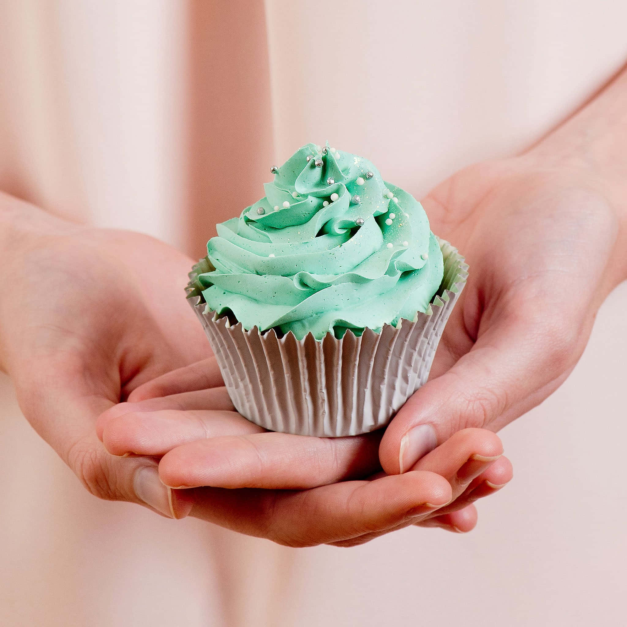 Cute Cupcake, mint green frosting, silver pearl sprinkles, Full HD Desktop Wallpaper