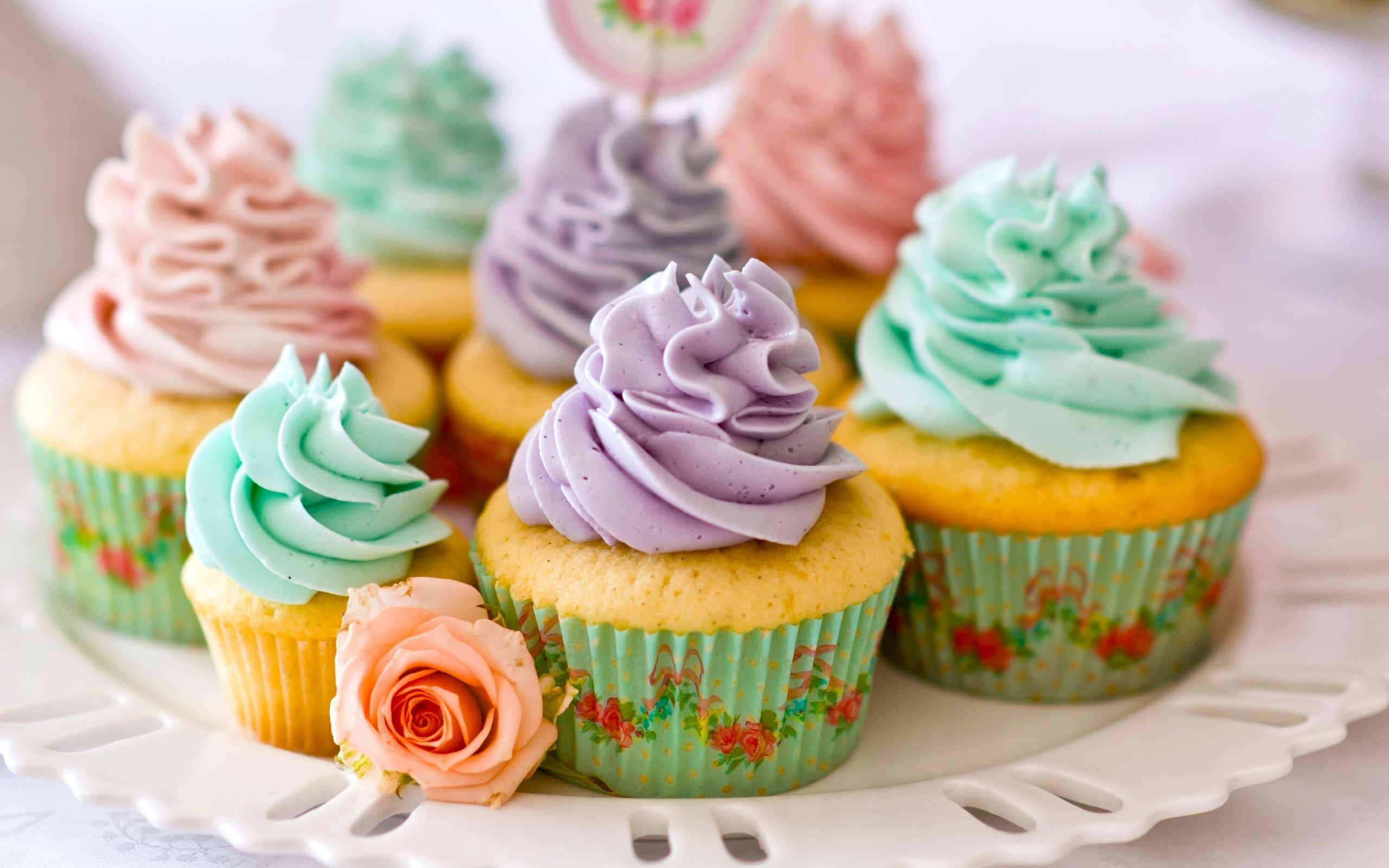Cute Cupcake, pastel-colored cupcakes, swirled frosting, 2K Desktop Wallpaper