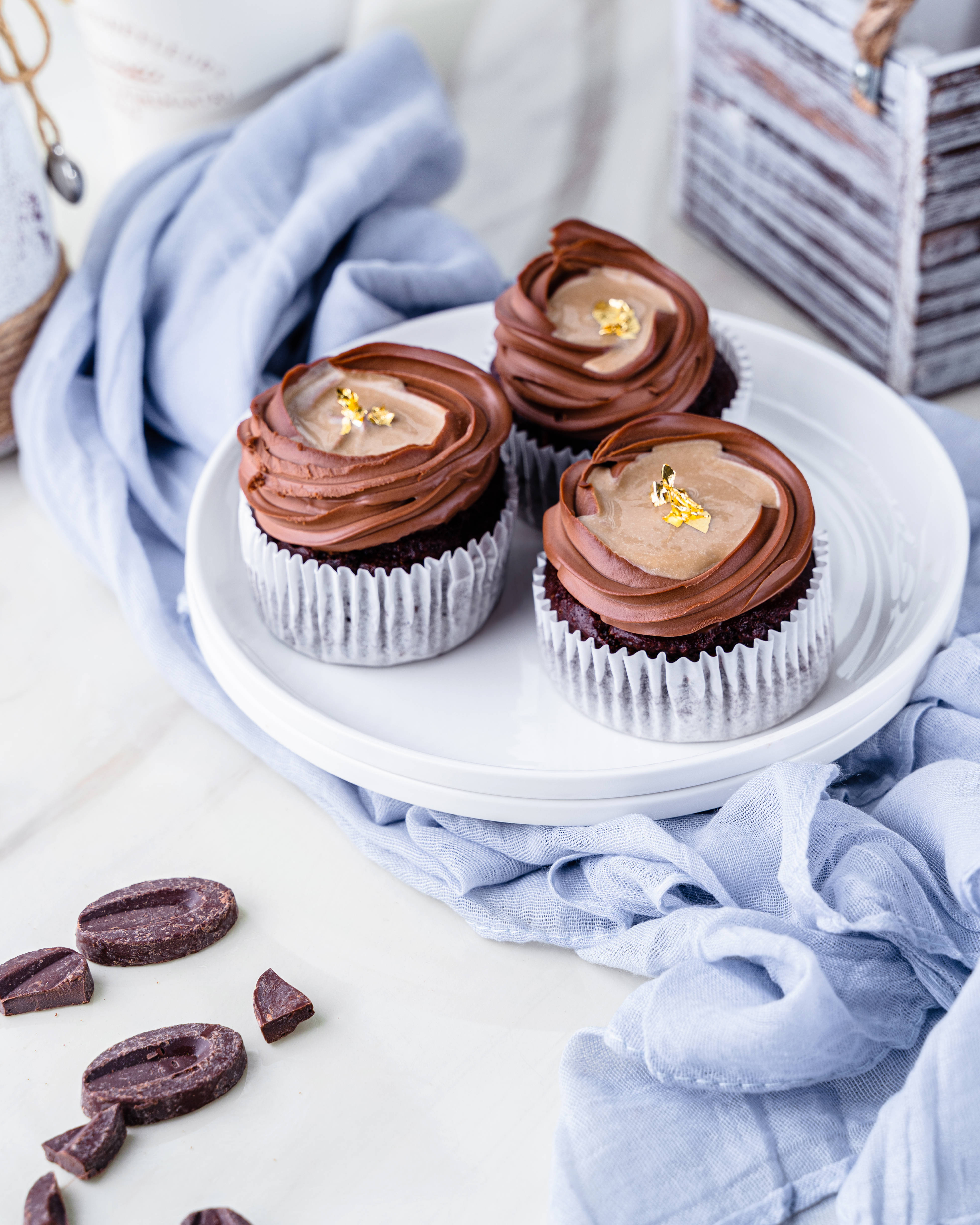 Creamy Pastry Cupcakes, chocolate cupcakes, swirl frosting, 4K Phone Wallpaper