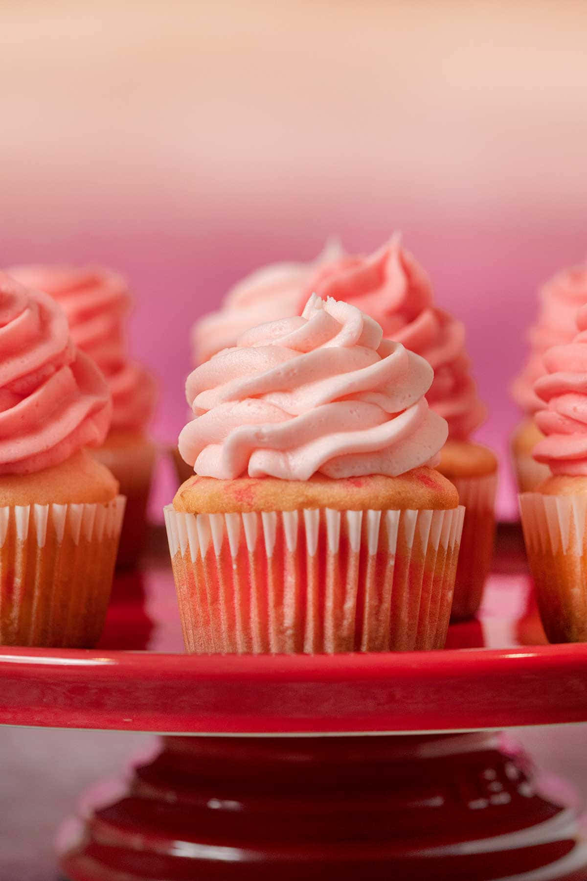 pink frosted cupcakes, white liners, glossy red cake stand, HD Phone Wallpaper