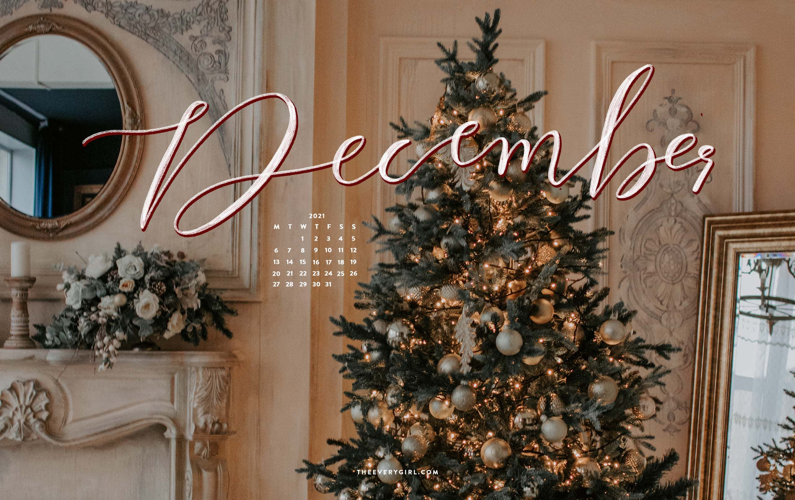 Christmas tree, gold ornaments, fairy lights, 2K Desktop Wallpaper