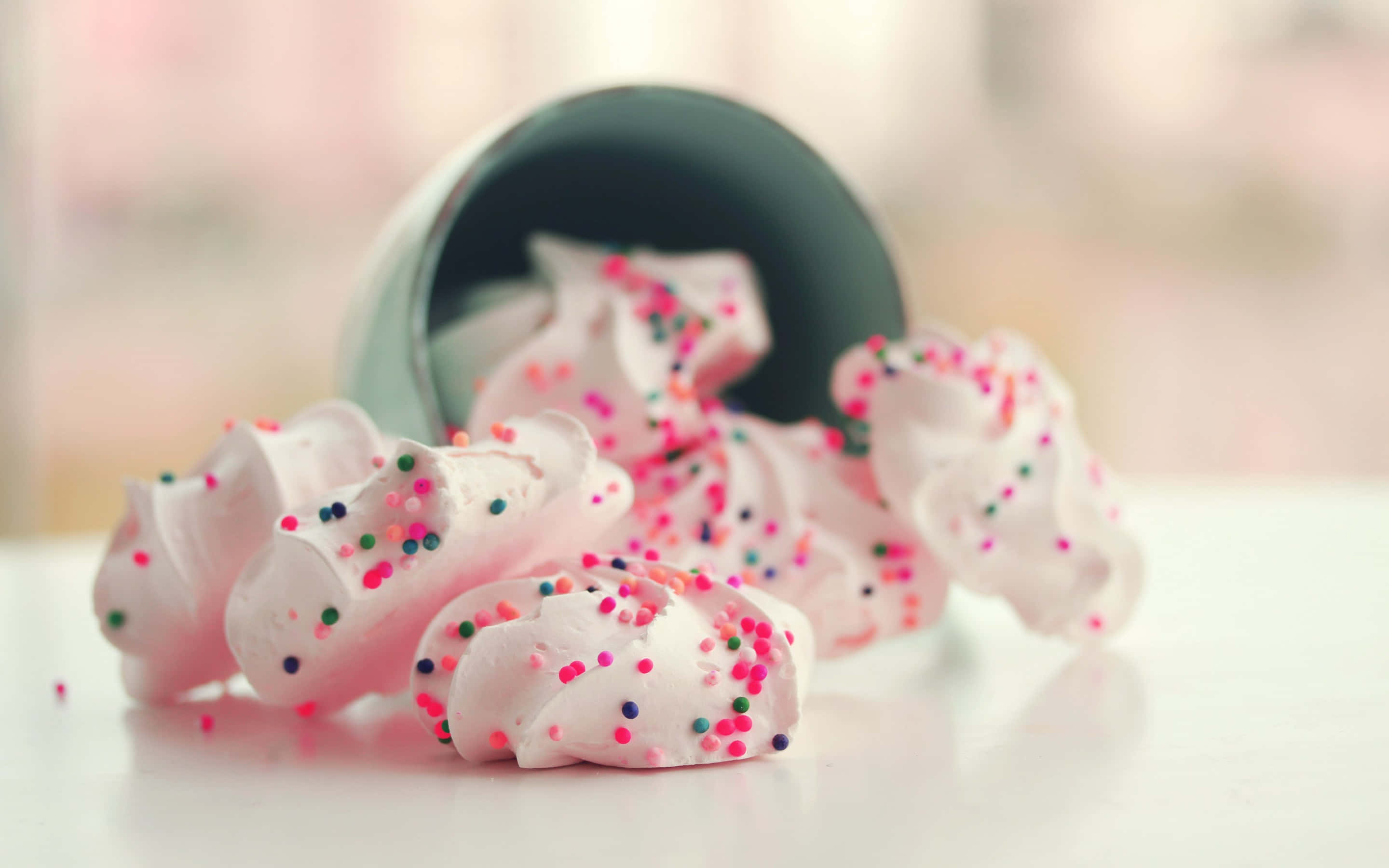 soft pink meringue cookies, colorful sprinkles, dark green tin, 2K Desktop Wallpaper