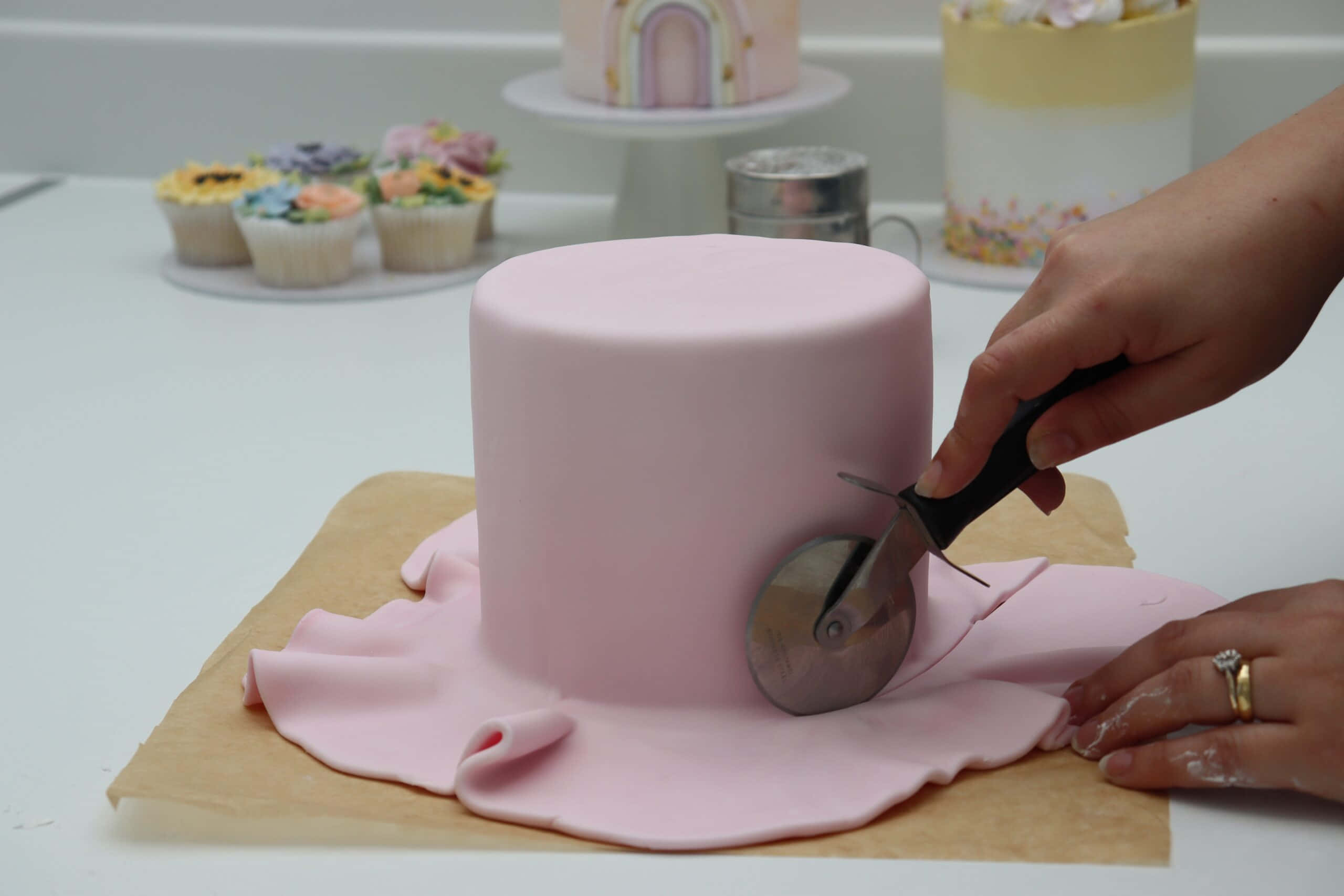 cake fondant, pink fondant, round cake, 2K Desktop Wallpaper