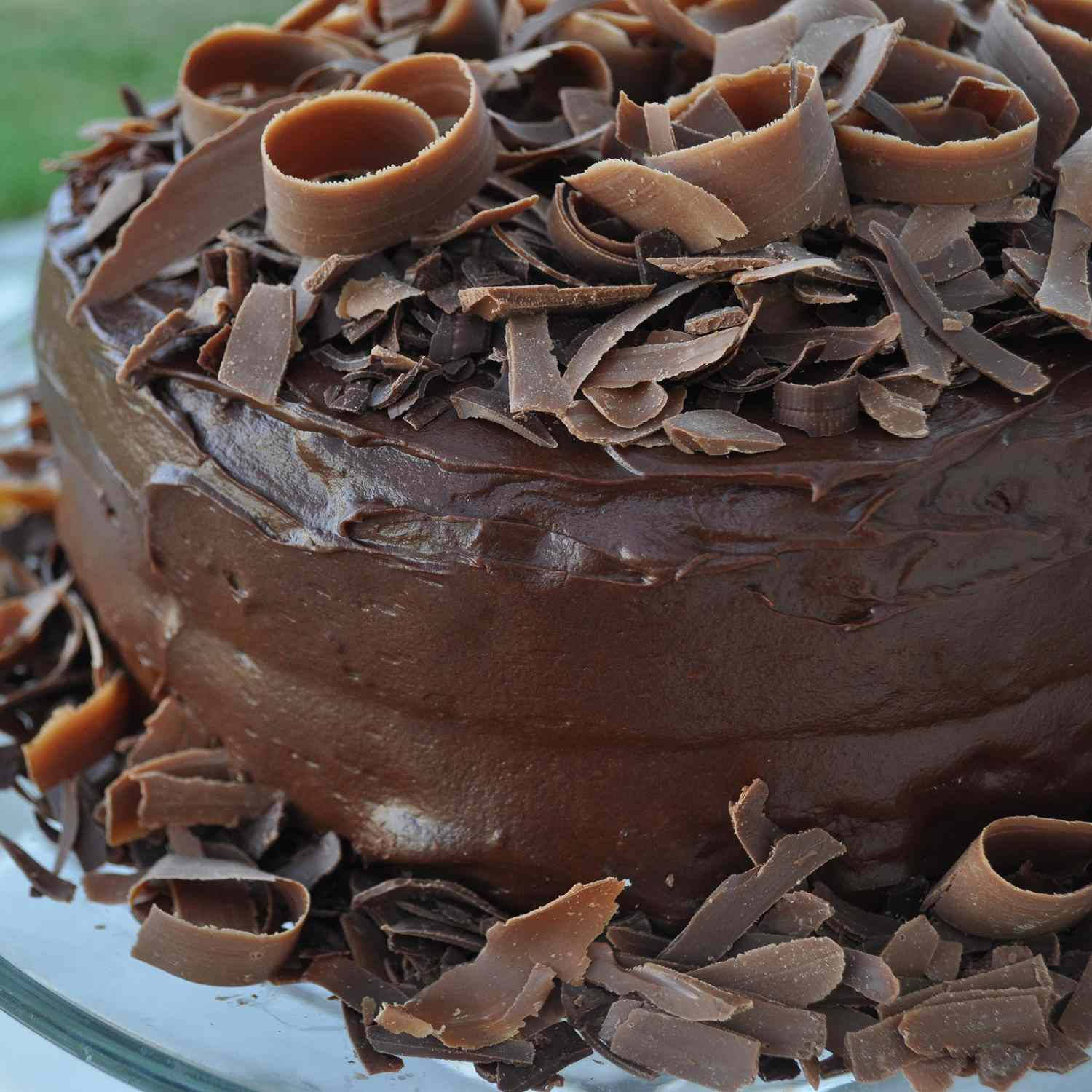 buttercream chocolate cake, glossy frosting, dark chocolate shavings, HD Desktop Wallpaper