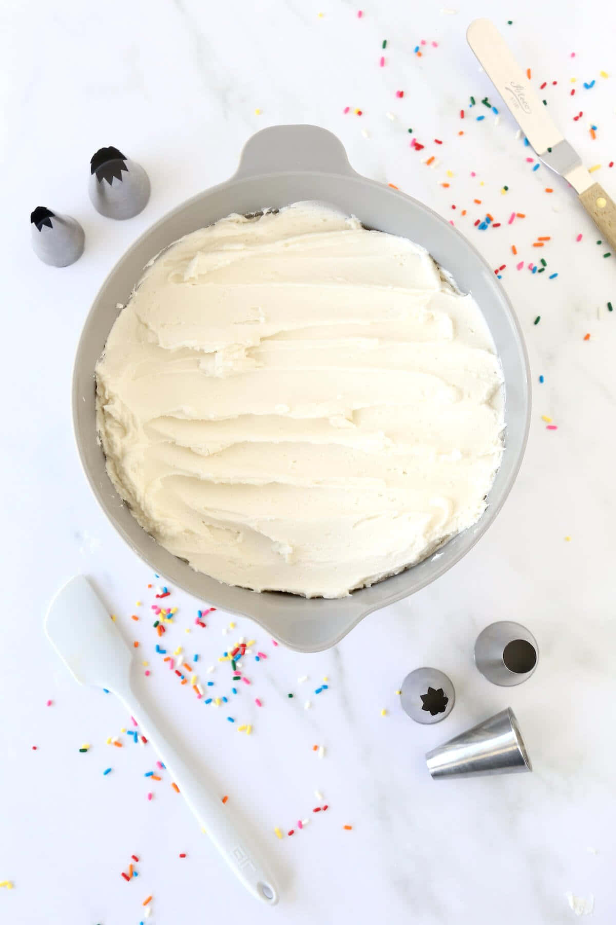 buttercream cake, gray pan, colorful sprinkles, HD Phone Wallpaper