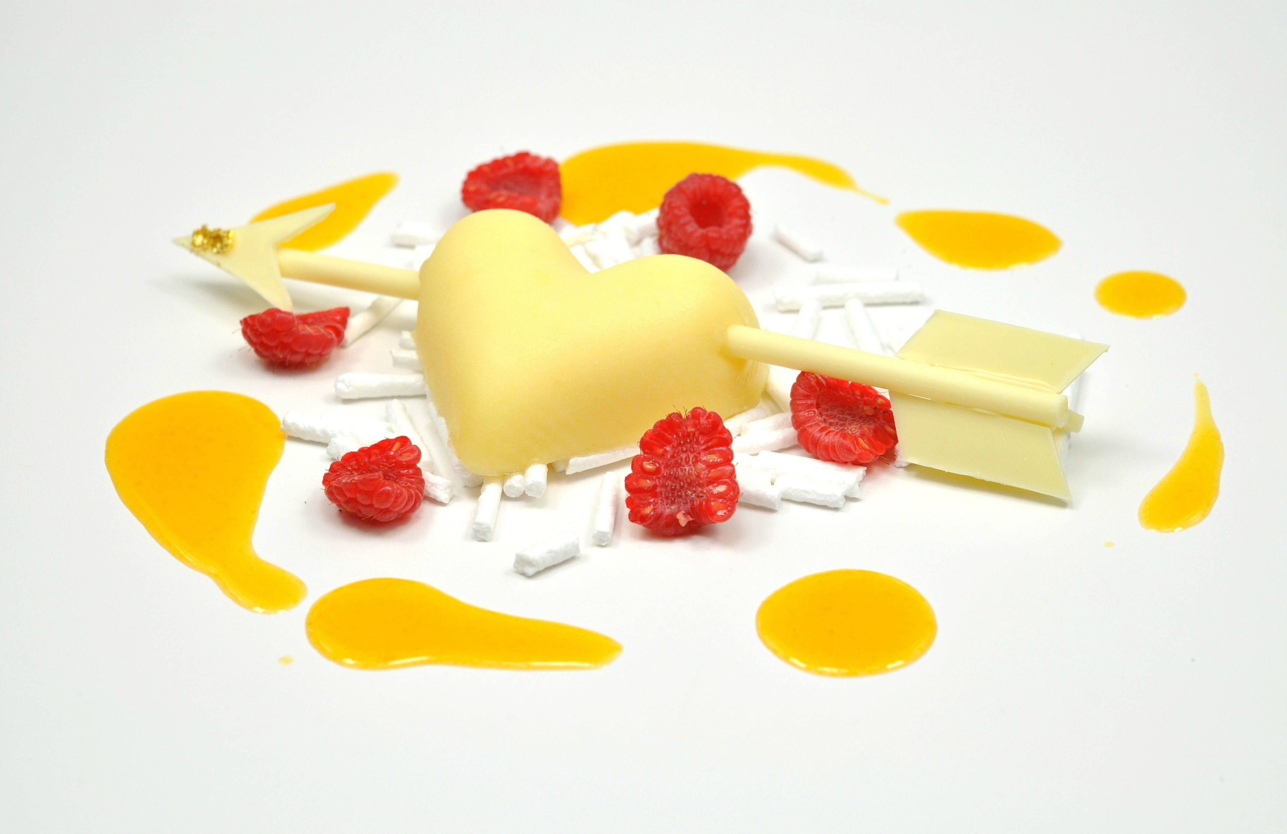 heart-shaped cake, creamy yellow, chocolate, 4K Desktop Wallpaper