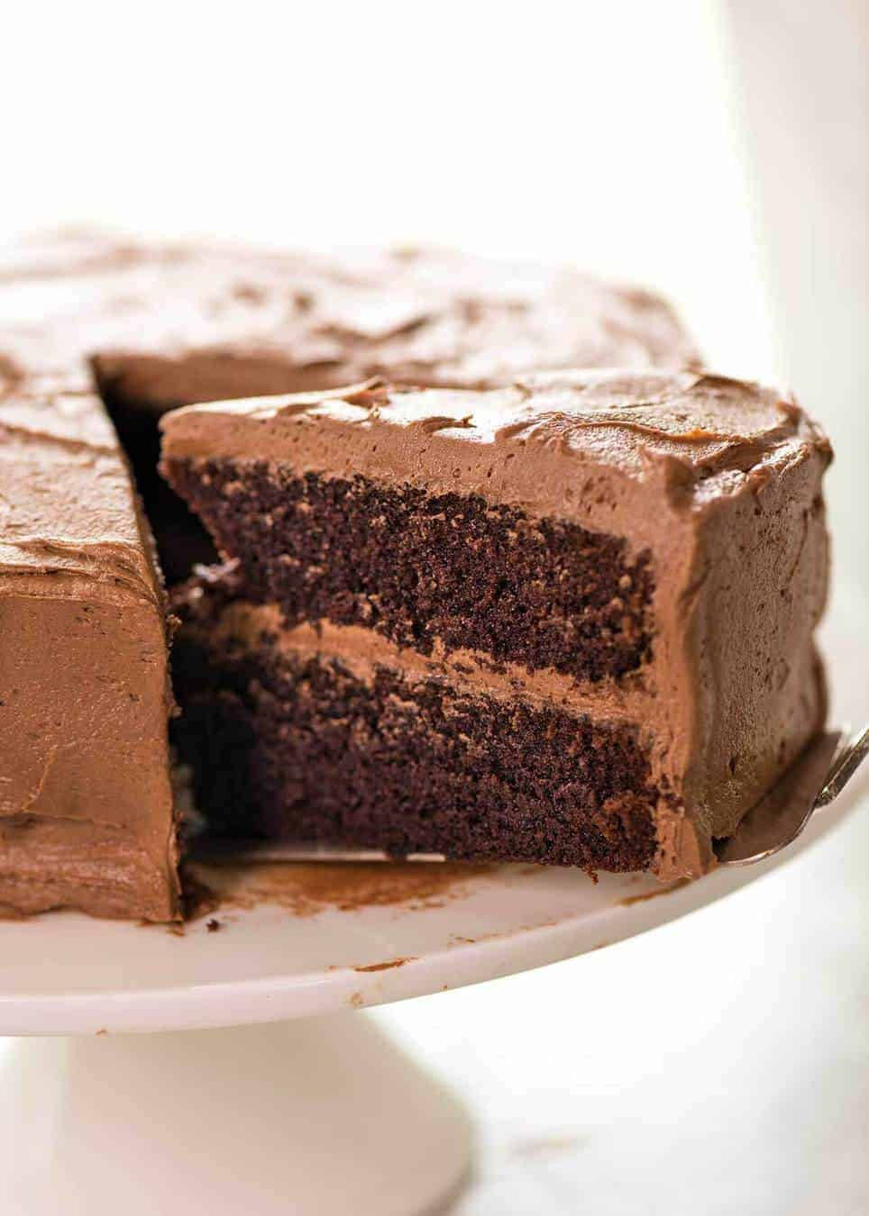 chocolate cake, buttercream frosting, white cake stand, HD Phone Wallpaper