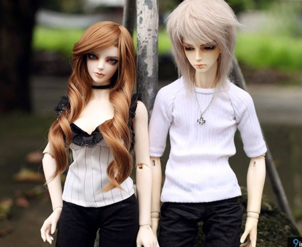 Standing Cute Doll Couple, anime-style dolls, long hair, SD Desktop Wallpaper